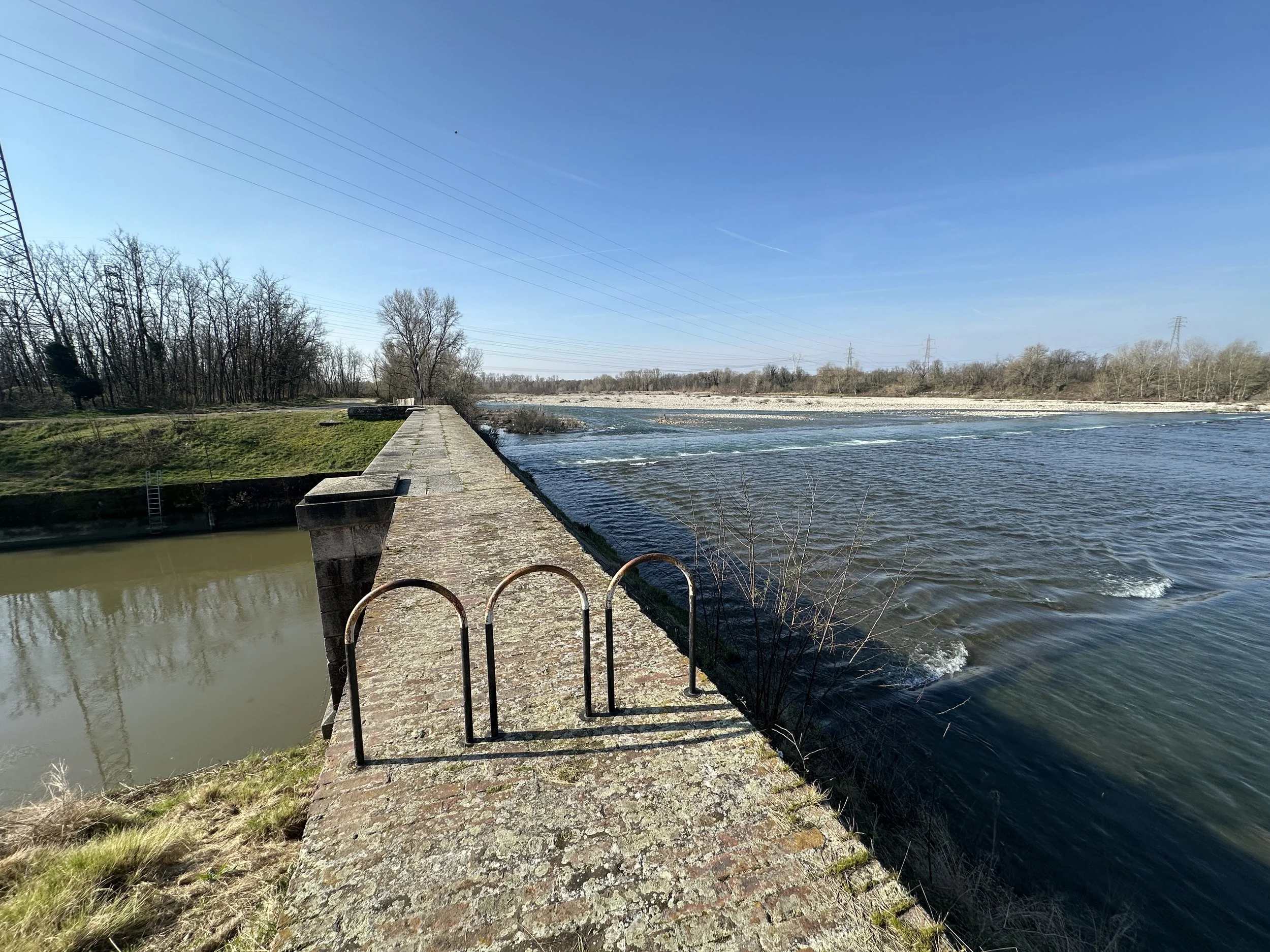 Fluss Sesia wird gestaut