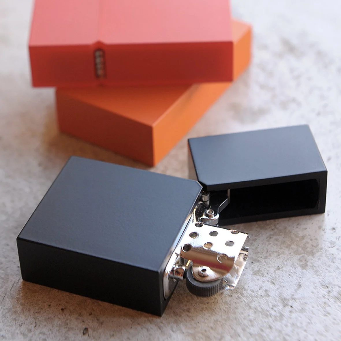 Tsubota pearl - Hard Edge Lighter