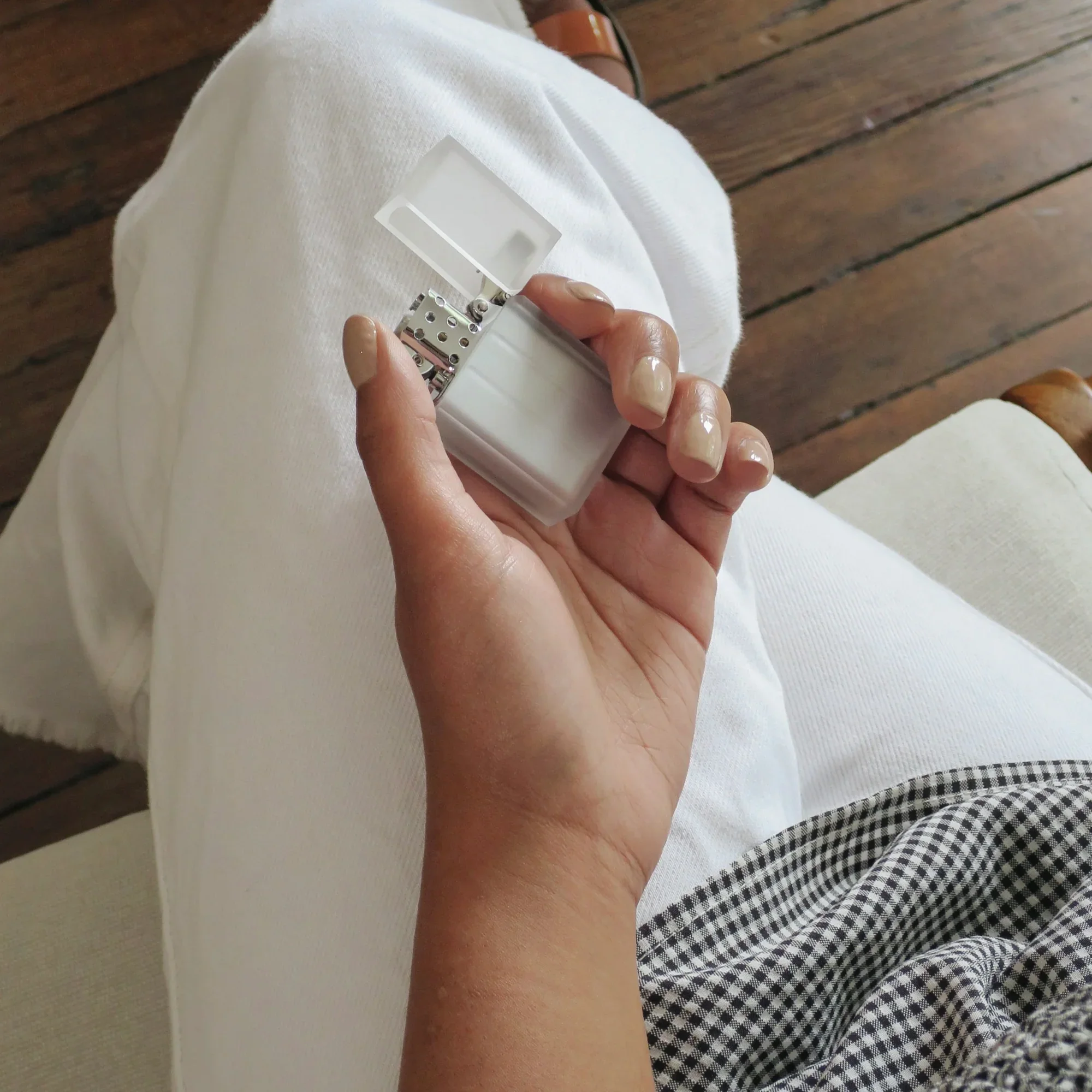 Transluzentes Hard Edge Benzinfeurzeug