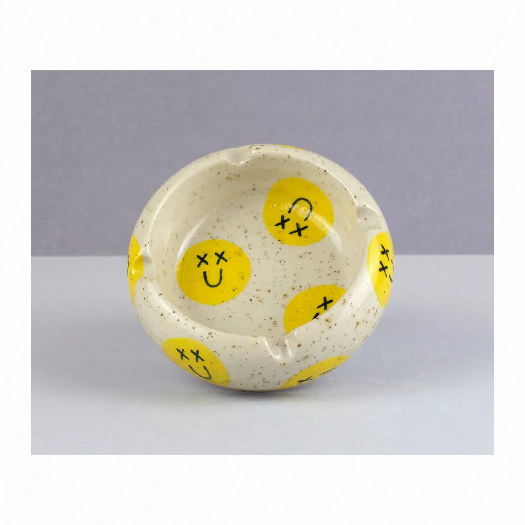 Smiley Aschenbecher Minx Factory