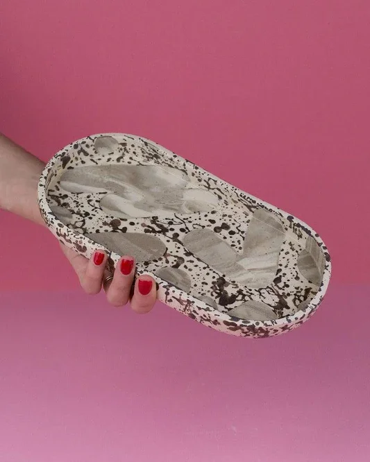 Marbled_tray_hand.webp