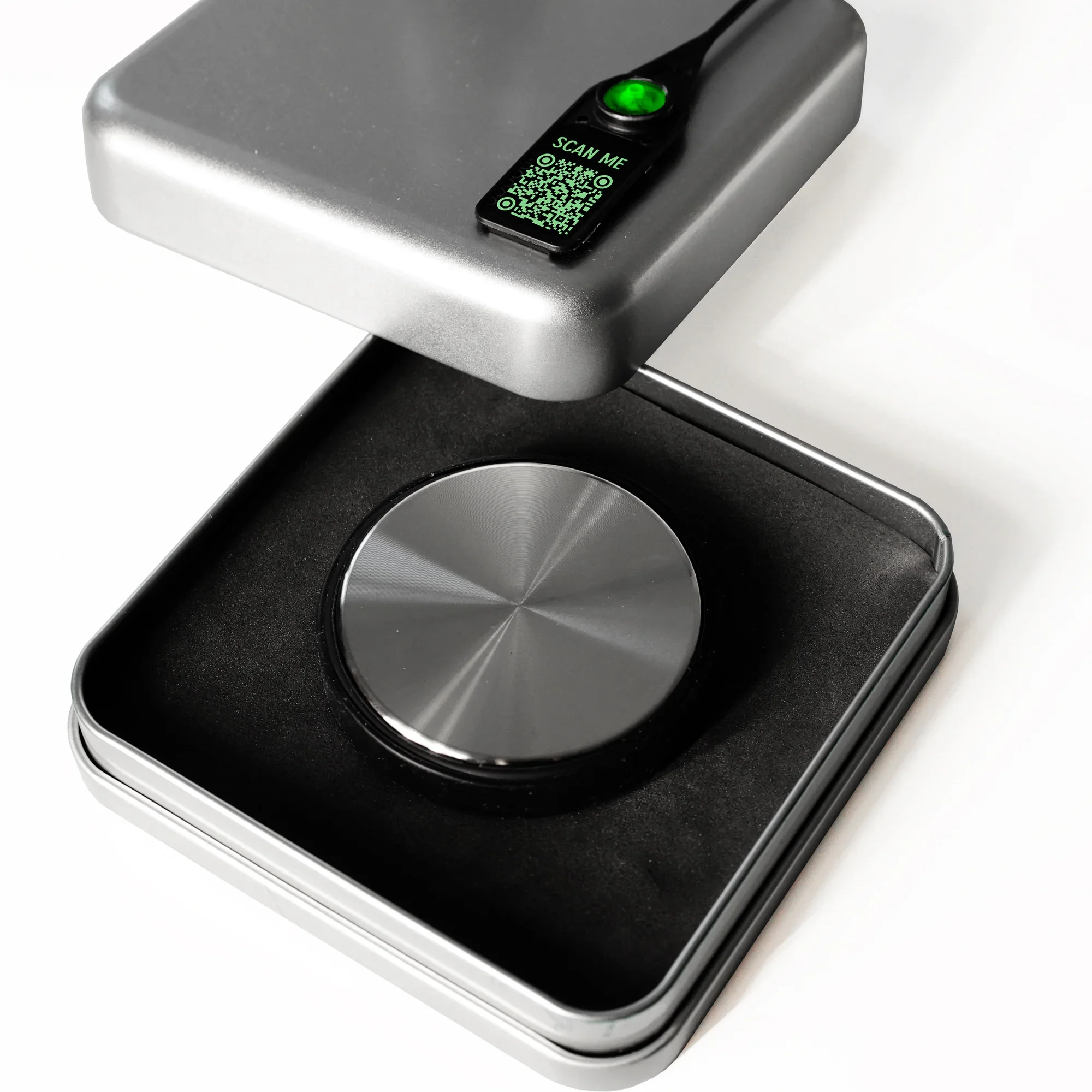 FLOW Kräutermühle in Silber – langlebiger Edelstahlgrinder für feines Vermahlen mit hochwertiger Verpackung