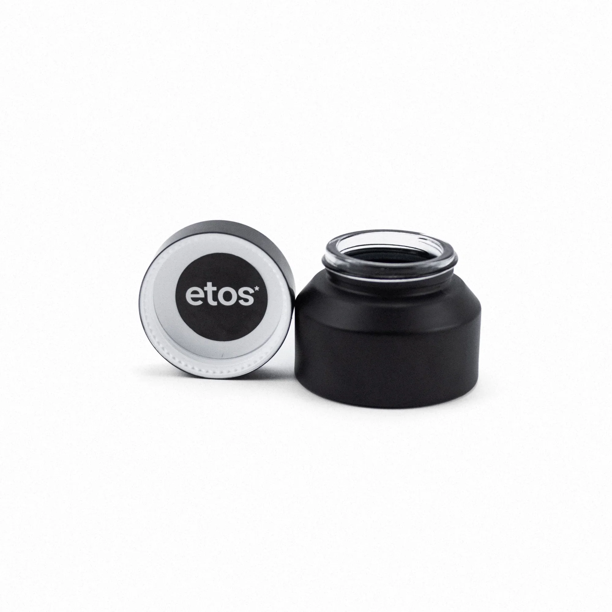 etos* Luxebud mit offenem Deckel. Das stylische, geruchsdichte und UV geschützel schwarze Glas schütz kräuter und konzentrate.