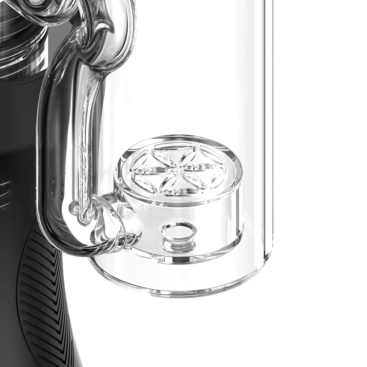 Nahaufnahme des Glasbodens des Fractal Sidecar Attachments, Fokus auf den integrierten Perculator für optimierte Wasserfiltration.