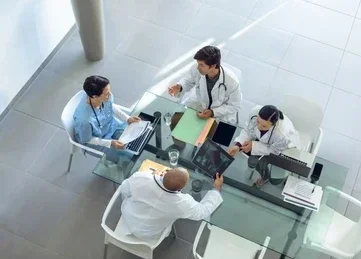 radiologist and administrators discussing medical equipment vendors