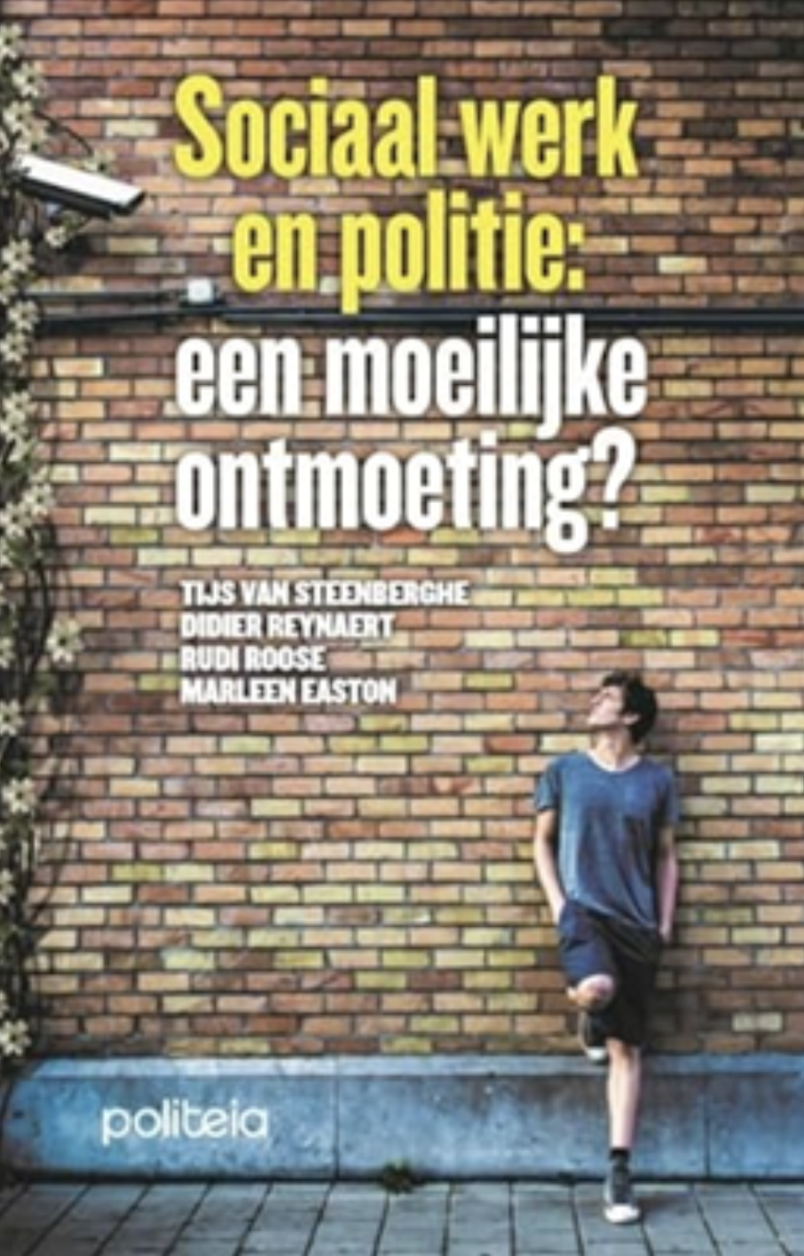 Titel van een boek over sociaal werk en politie: een moeilijke ontmoeting, met een jongen leunend tegen een stenen muur.