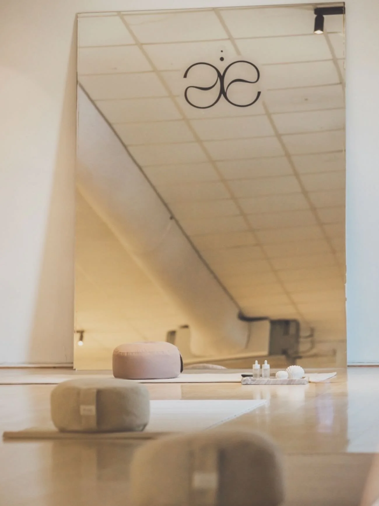 Welkom bij GAEA 🐚

Niet zomaar een adem- en ijsmethode.
Maar een manier om terug te keren naar jezelf.
Zonder pushen. Zonder moeten.
Gewoon&hellip; ademen. Voelen. Vertragen.

In een wereld die altijd &lsquo;aan&rsquo; staat,
helpt GAEA je om te gro