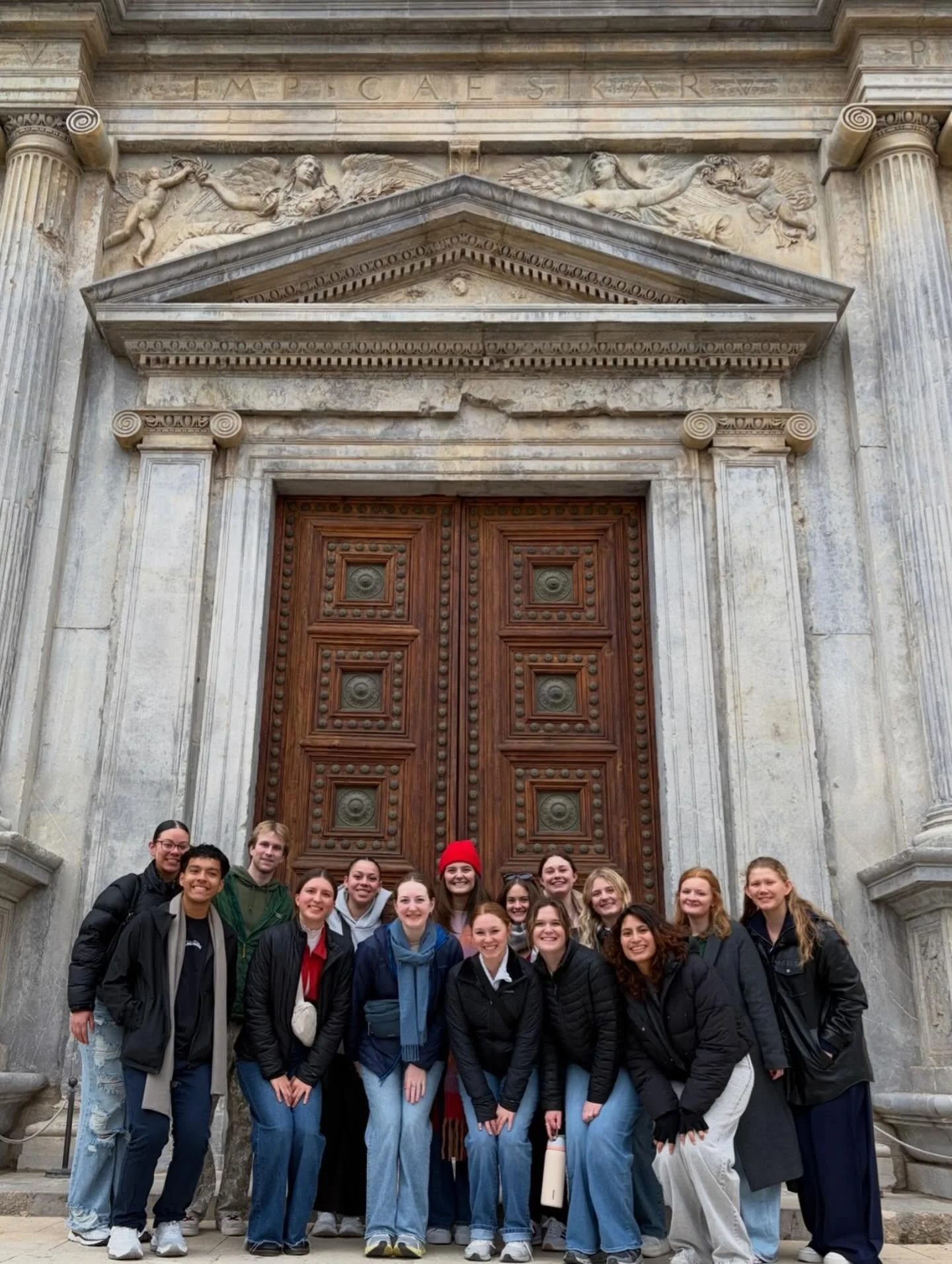Special winter session with this amazing Toucan crew 🇪🇸
Dobby approves. ✨
&bull;
&bull;
&bull;
#prept #studyabroadlife #europeabroadlife #abroadlife #travelabroad #preptclub #europeabroad #spainabroad