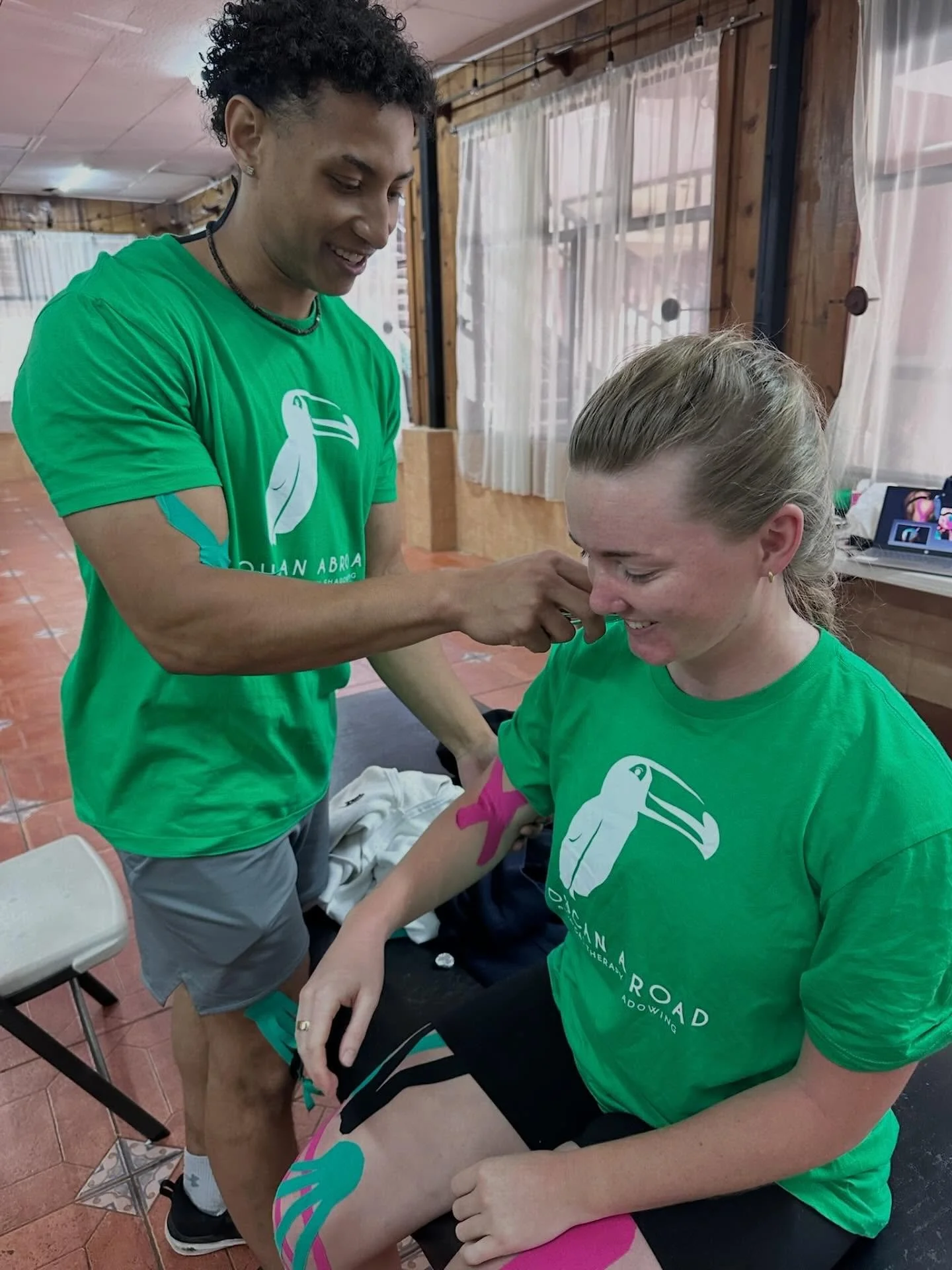 PT learning hits different when you&rsquo;re exploring the world. 🌍
&bull;
&bull;
&bull;
#studyabroadlife✌🏼️ #studyabroadconsultants #travelabroad #traveleducation #europestudyabroad #abroadlife #physicaltherapyabroad #toucanaboradshadowing #shadow