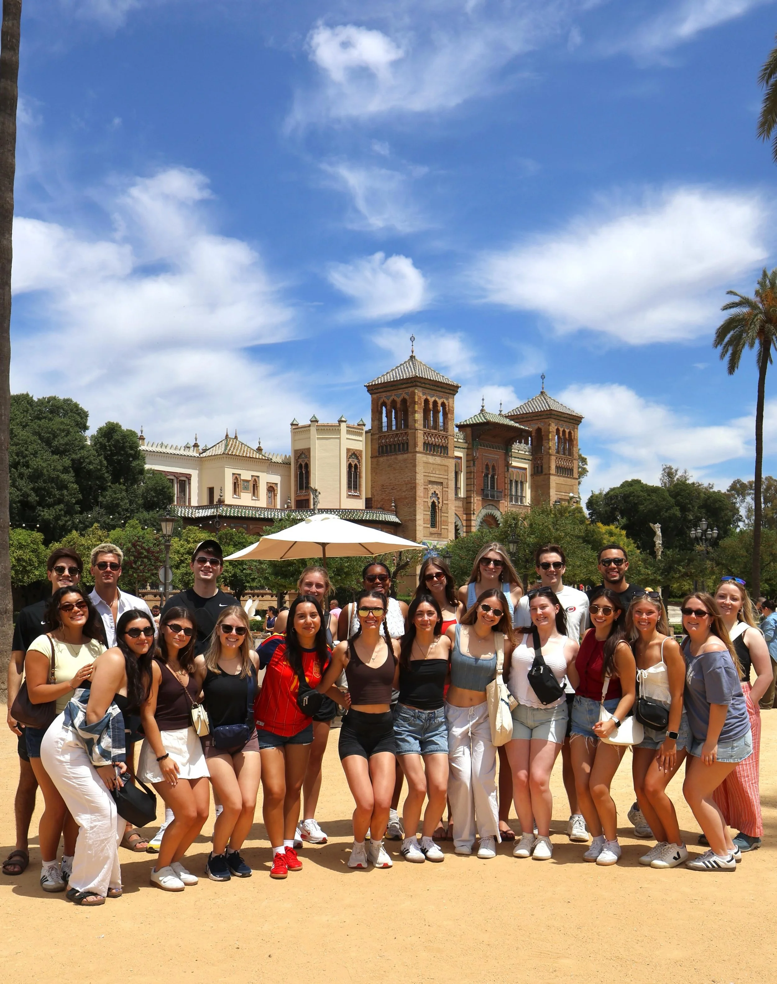 Seville summer officially starts now. ☀️🇪🇸✨ Spain looks good on you already.
&bull;
&bull;
&bull;
#studyabroad #europeabroad #physicaltherapy #observationhours