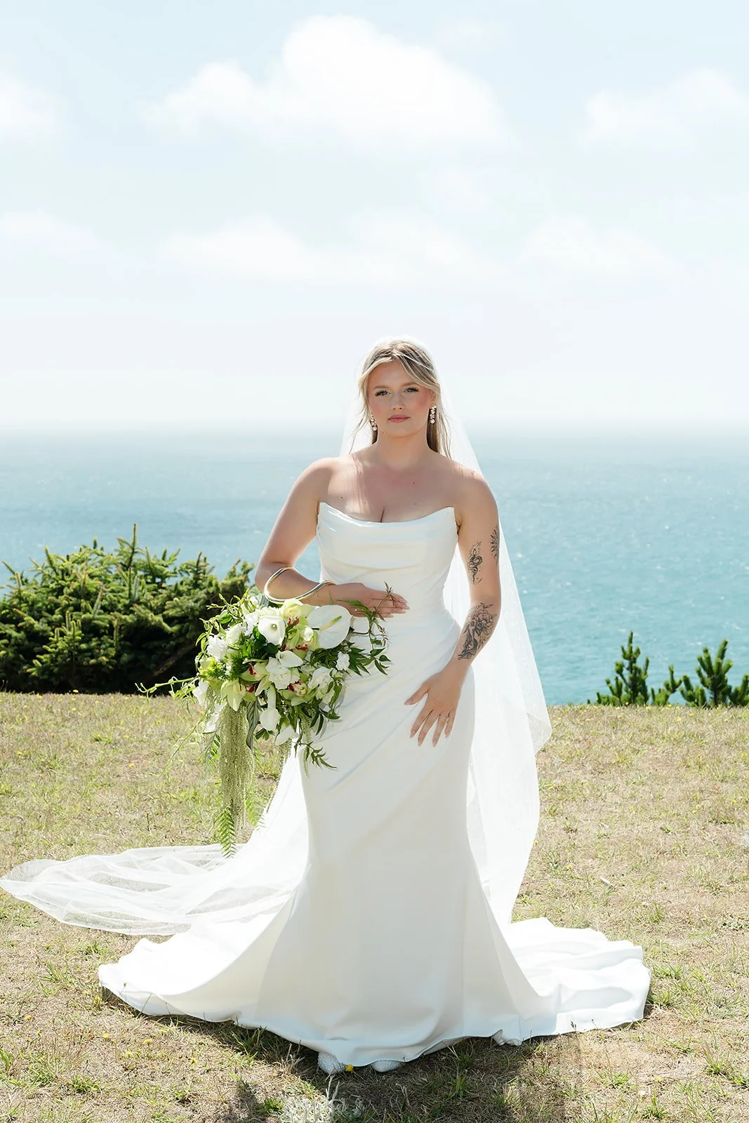 white and green florals, Oregon coast wedding. Photo credit: jesib.com