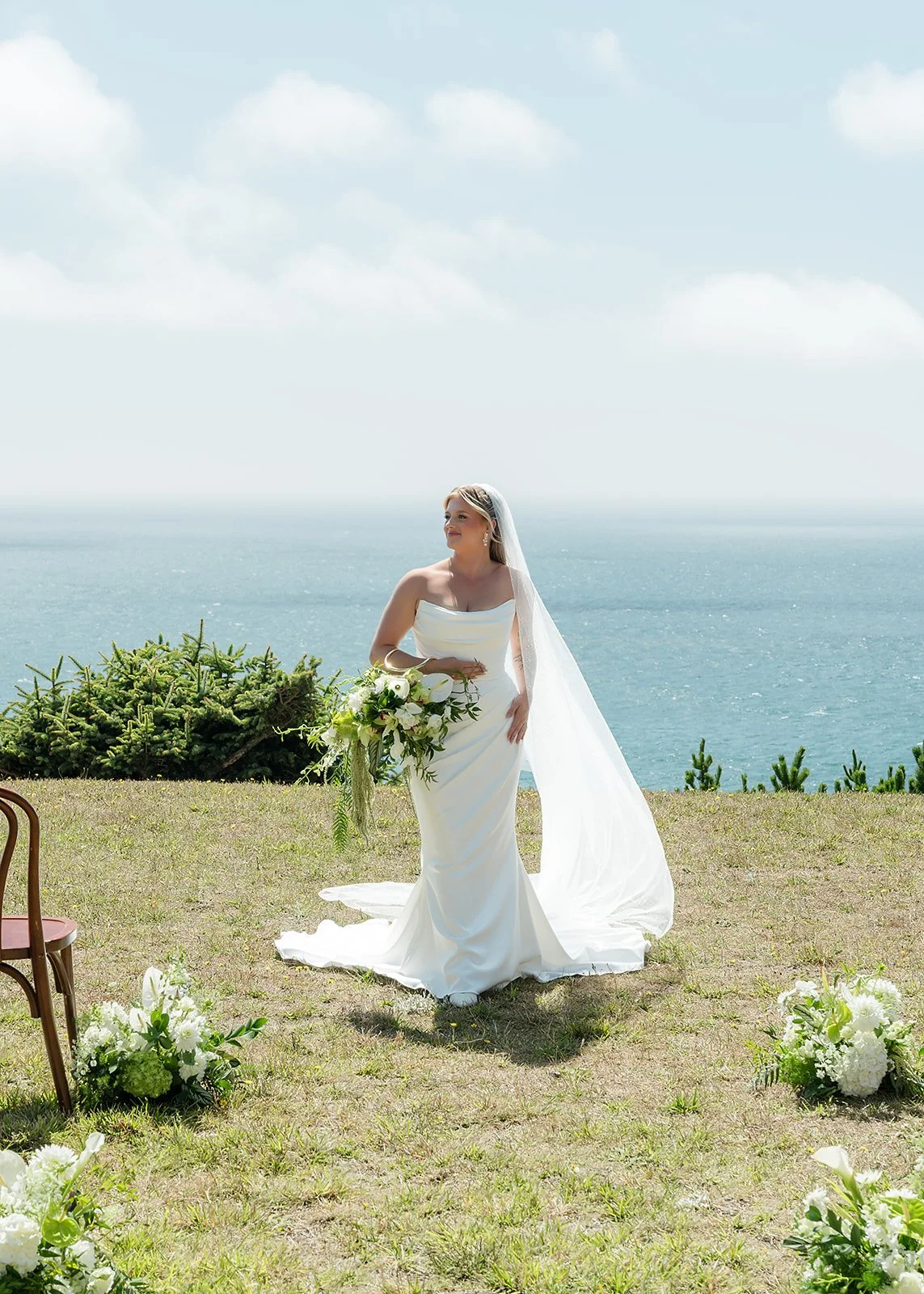 white and green florals, Oregon coast wedding. Photo credit: jesib.com