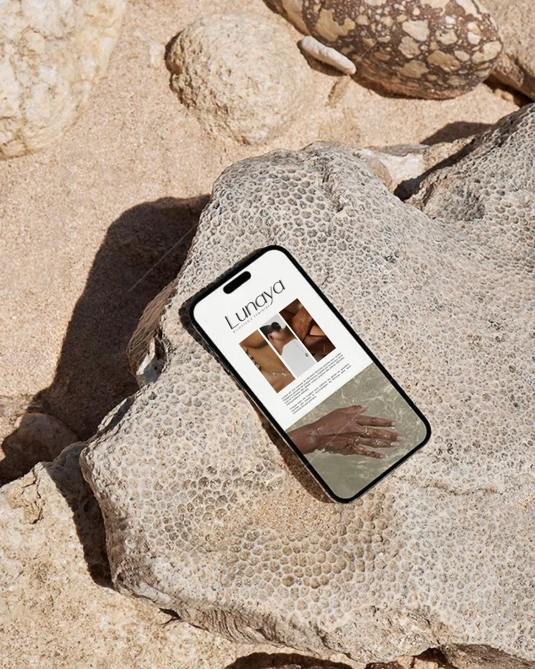 Black and White Minimal Vintage Simple  Fashion Old Money Instagram Post copie 5.jpg