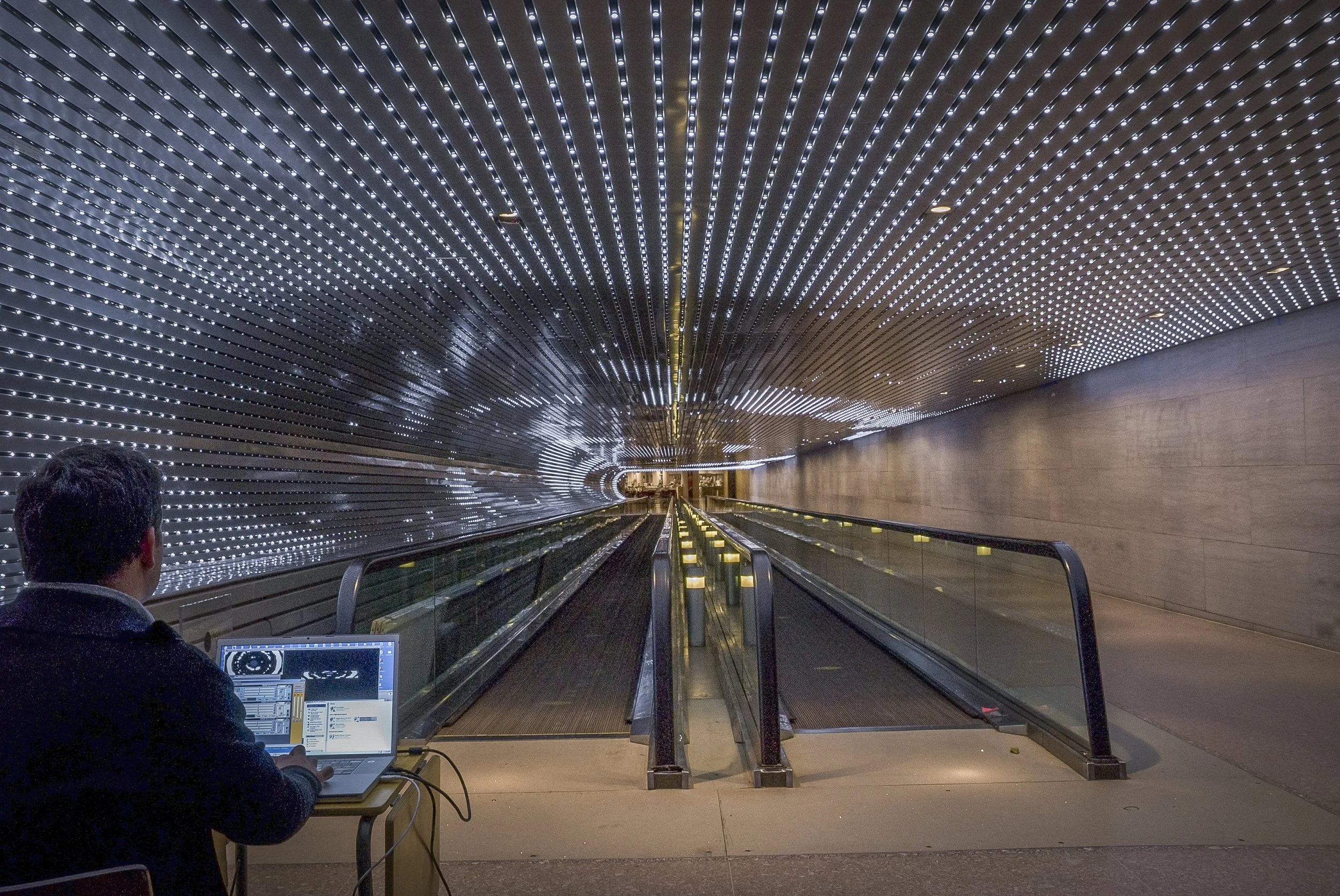  Multiverse-installation with Leo Villarreal