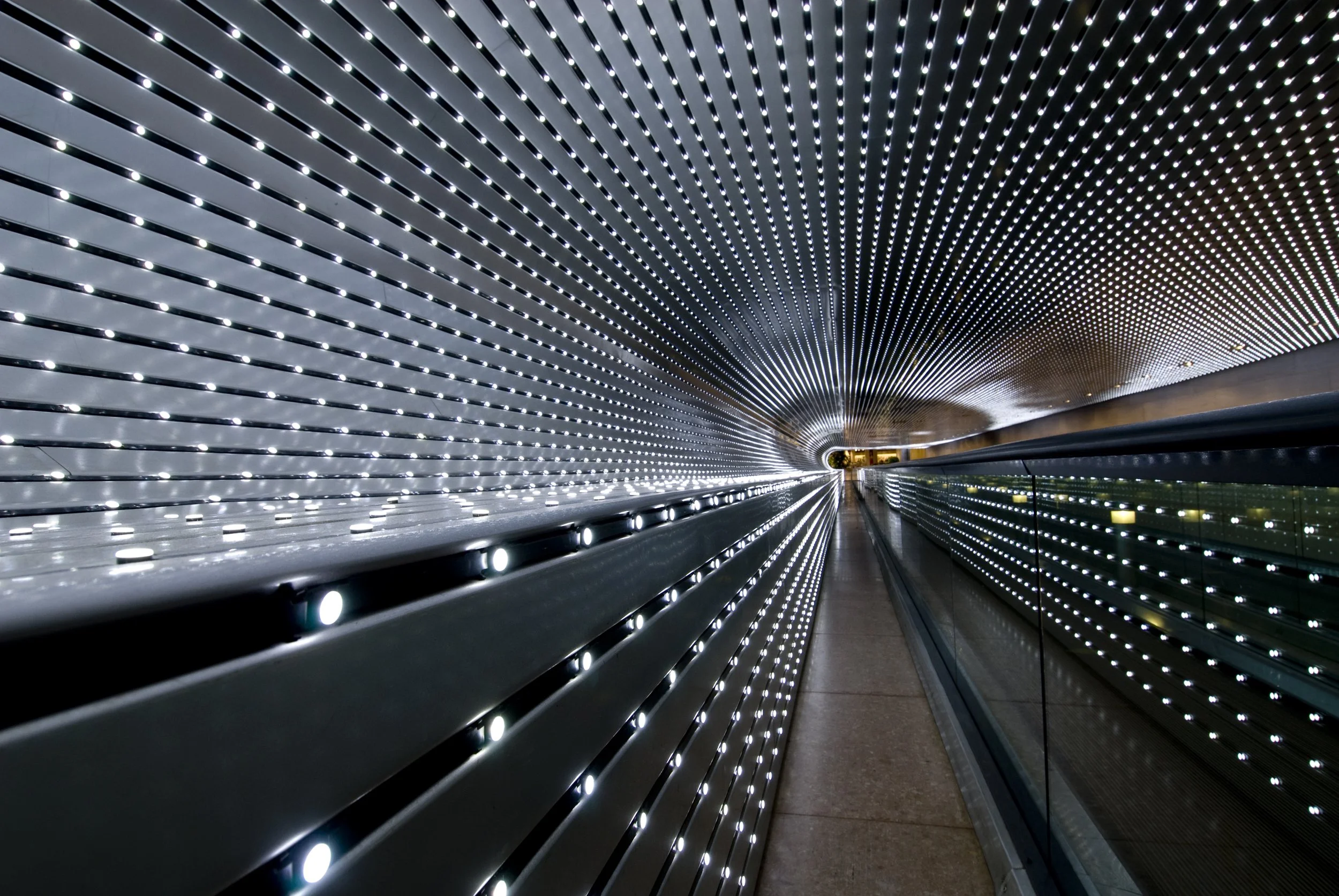 Leo Villareal-Multiverse-moving walkway