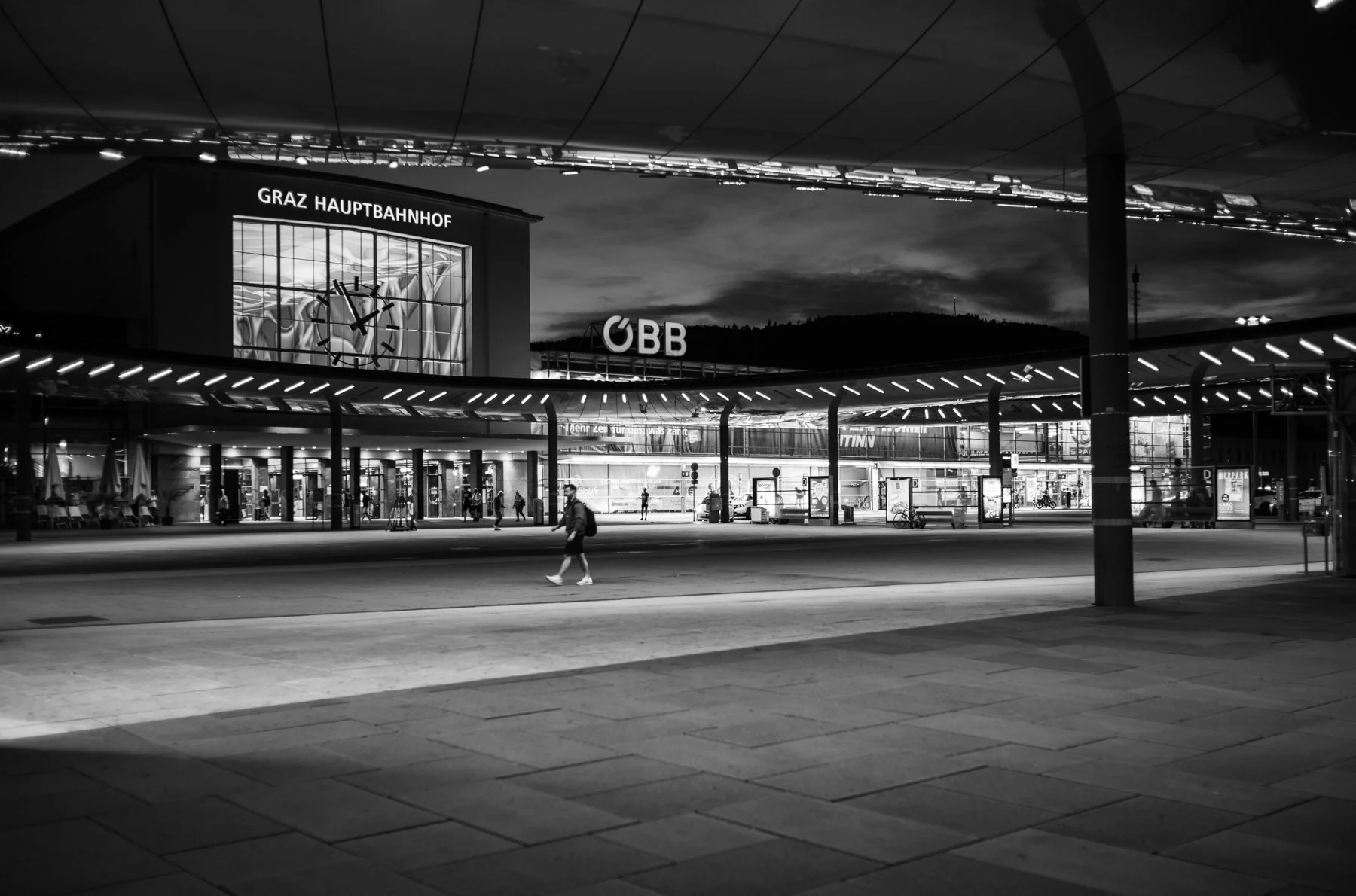 250718-L1002450-OBB FLYING SOURCER ONE.jpg