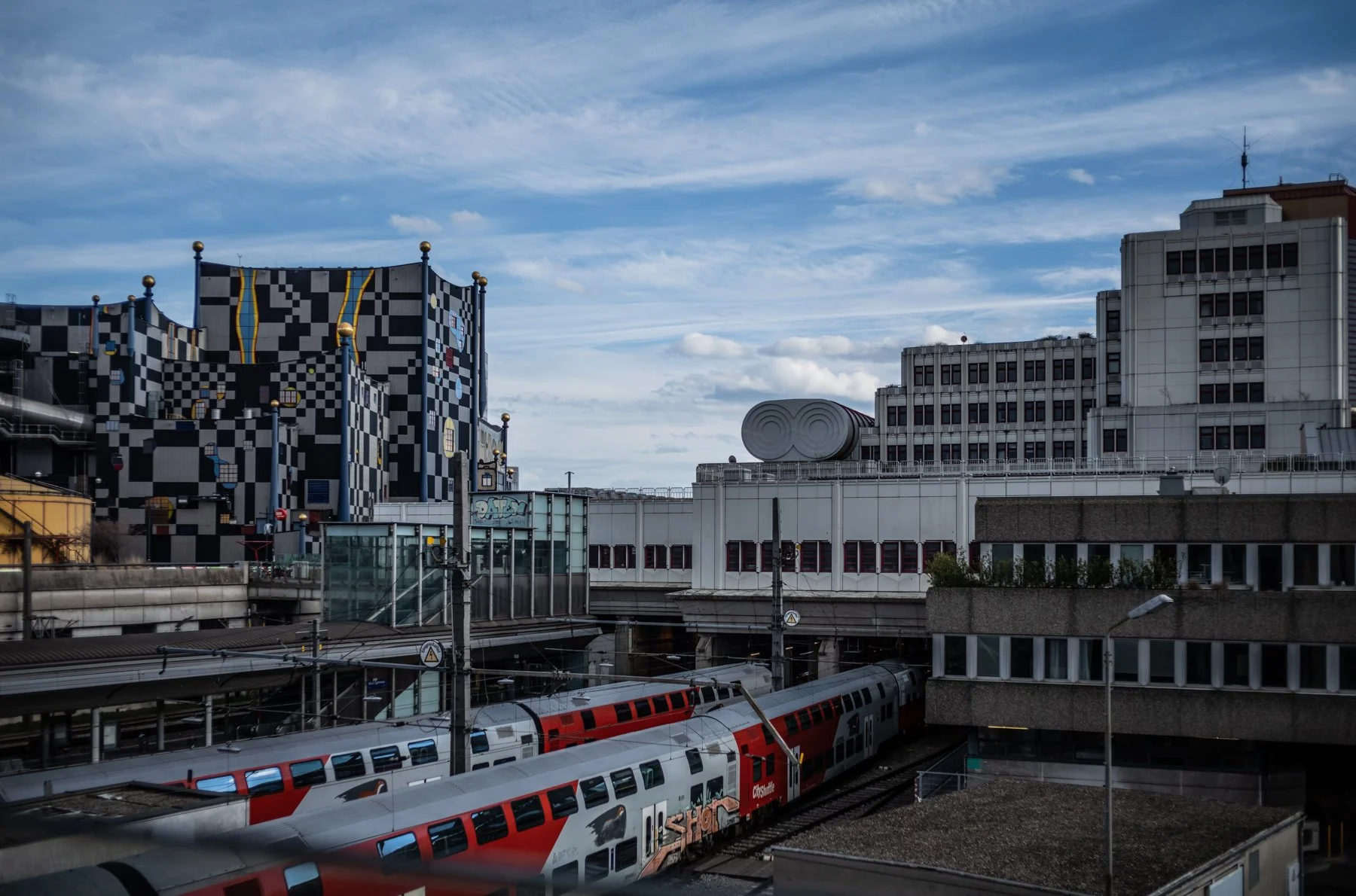 250323-L1001369-ENERGY-DECO TWO.jpg