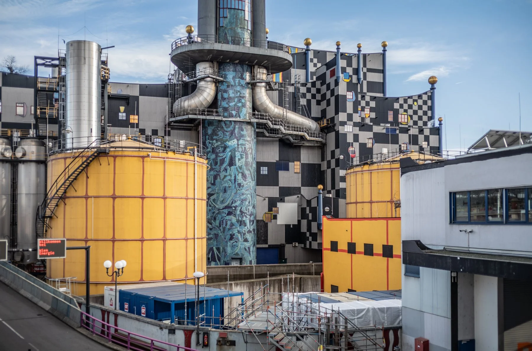 250323-L1001373-ENERGY-DECO THREE.jpg