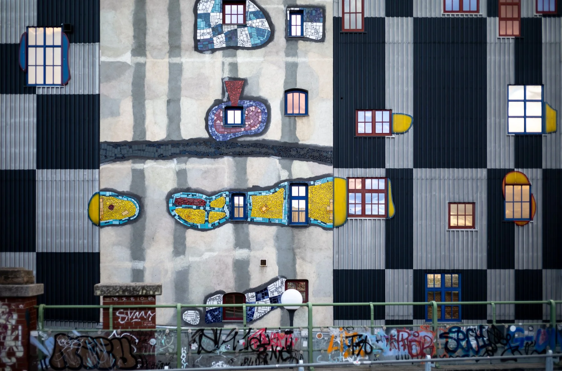 250323-L1001376-ENERGY-DECO FIVE.jpg