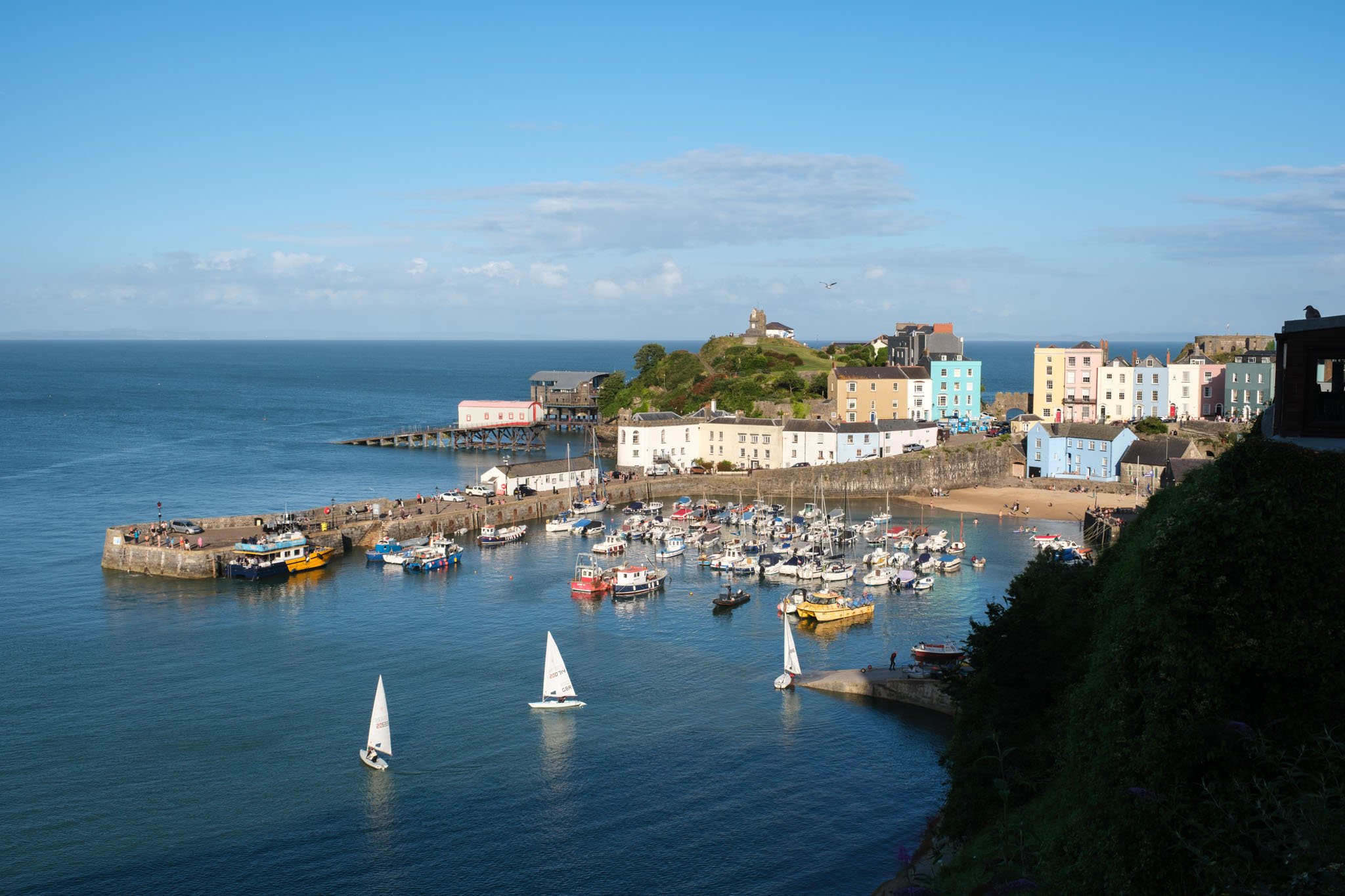 Wales: Tenby fishing village. Outdoor reportage, regional promotion, and sustainable tourism by Guillaume Donsimoni.