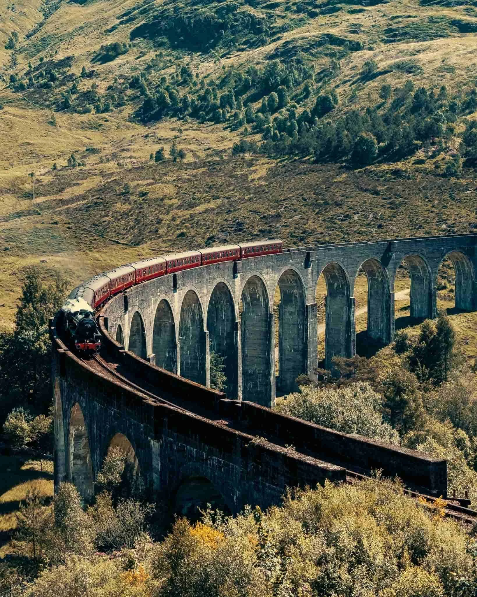 Reportage destination : le train Jacobite sur le viaduc de Glenfinnan.