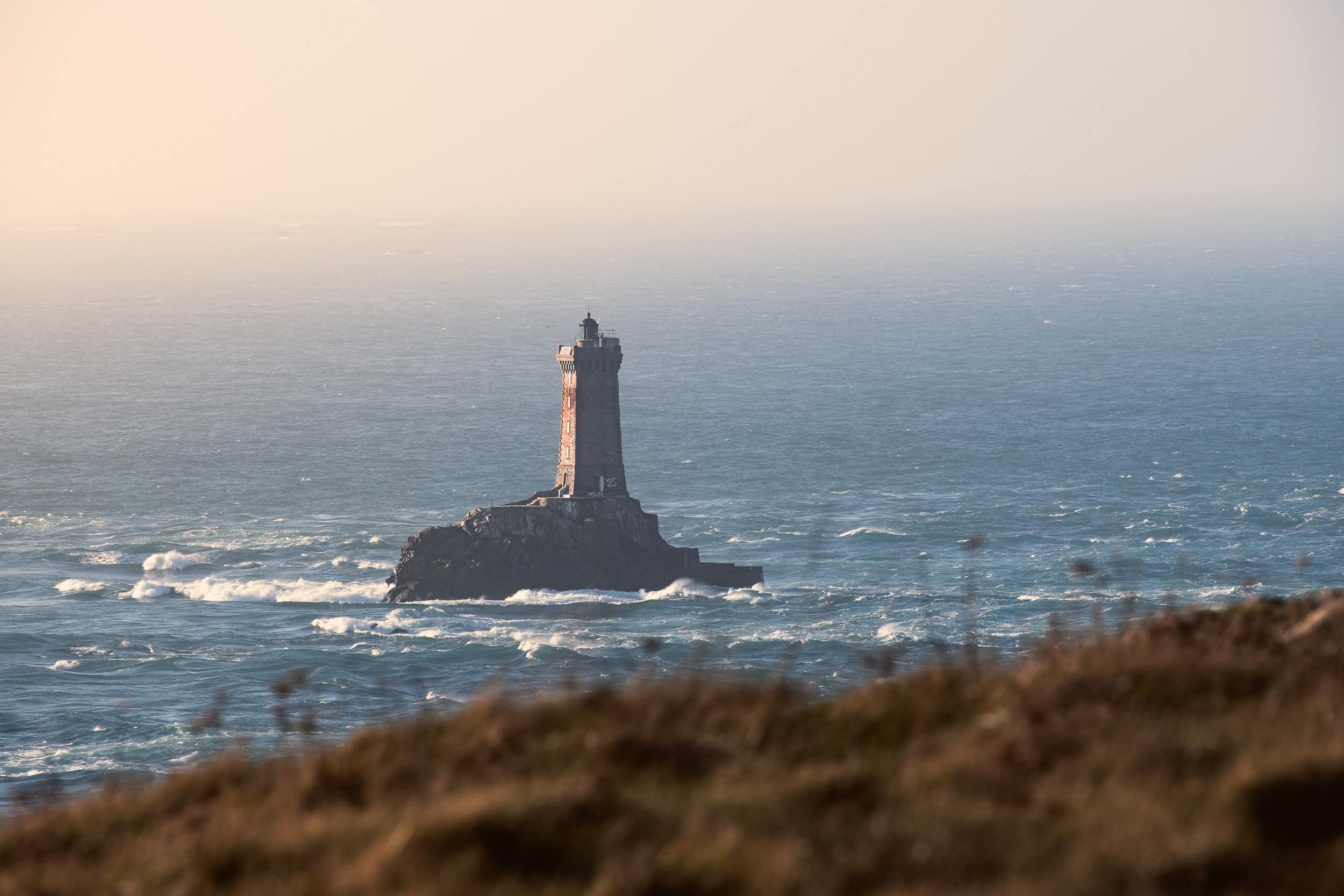 phare-pointe-du-raz-finistere.jpg