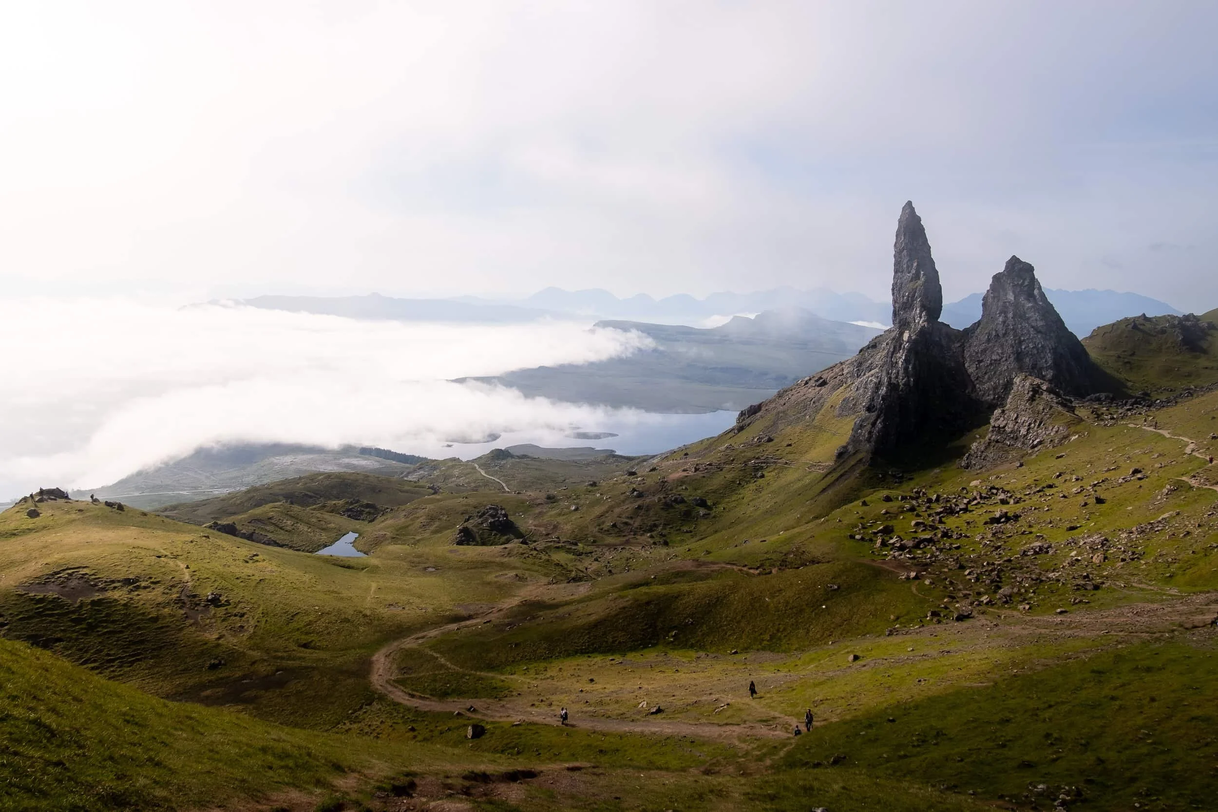 Valorisation de site naturel : vue panoramique sur Old Man of Storr, Skye.