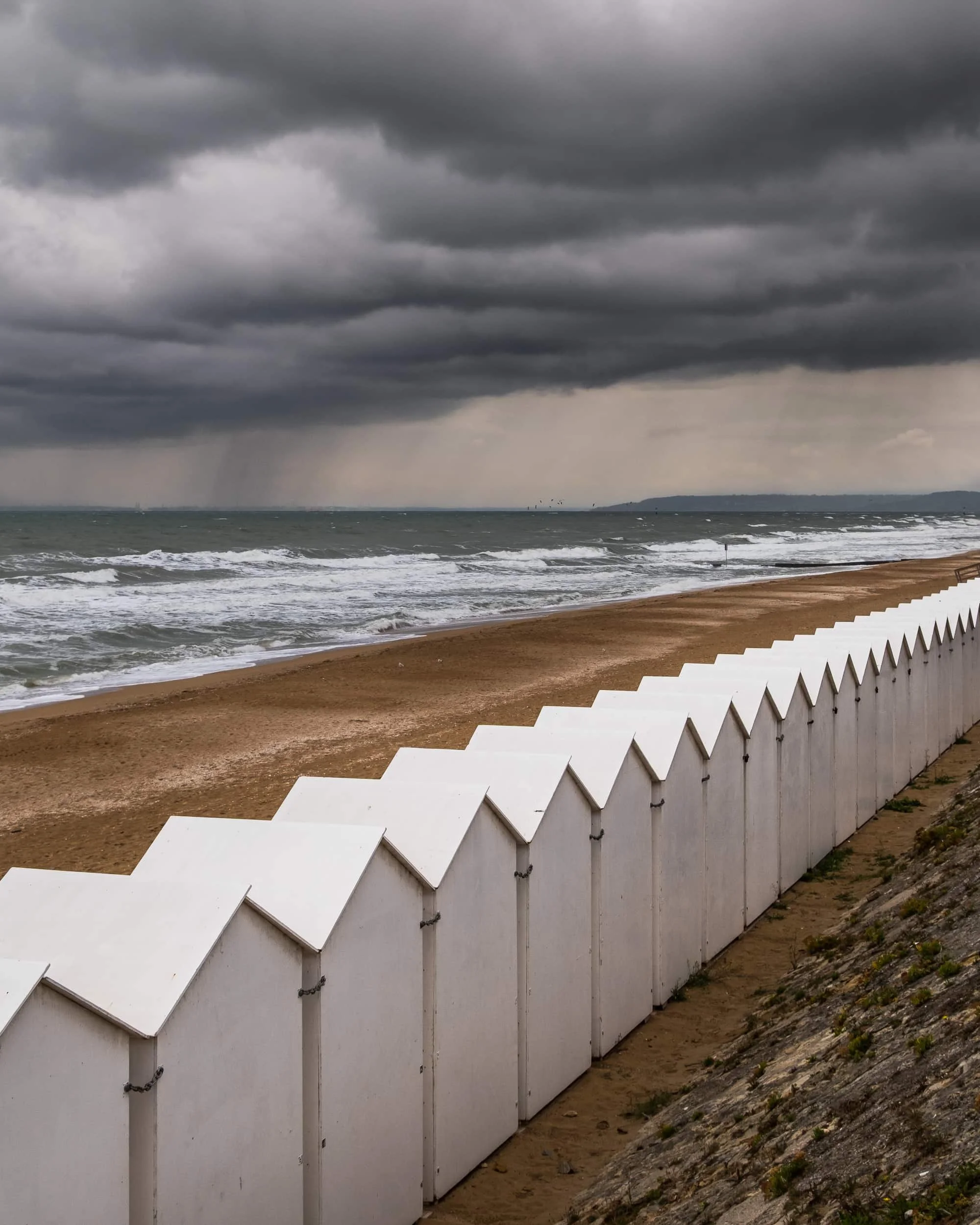 cabane-plage-normandie-cabourg.jpg