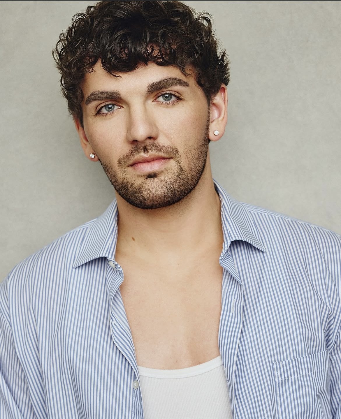 Laurie’s customers, Mariana and Carmen holding hands on a green lawn on their wedding day.