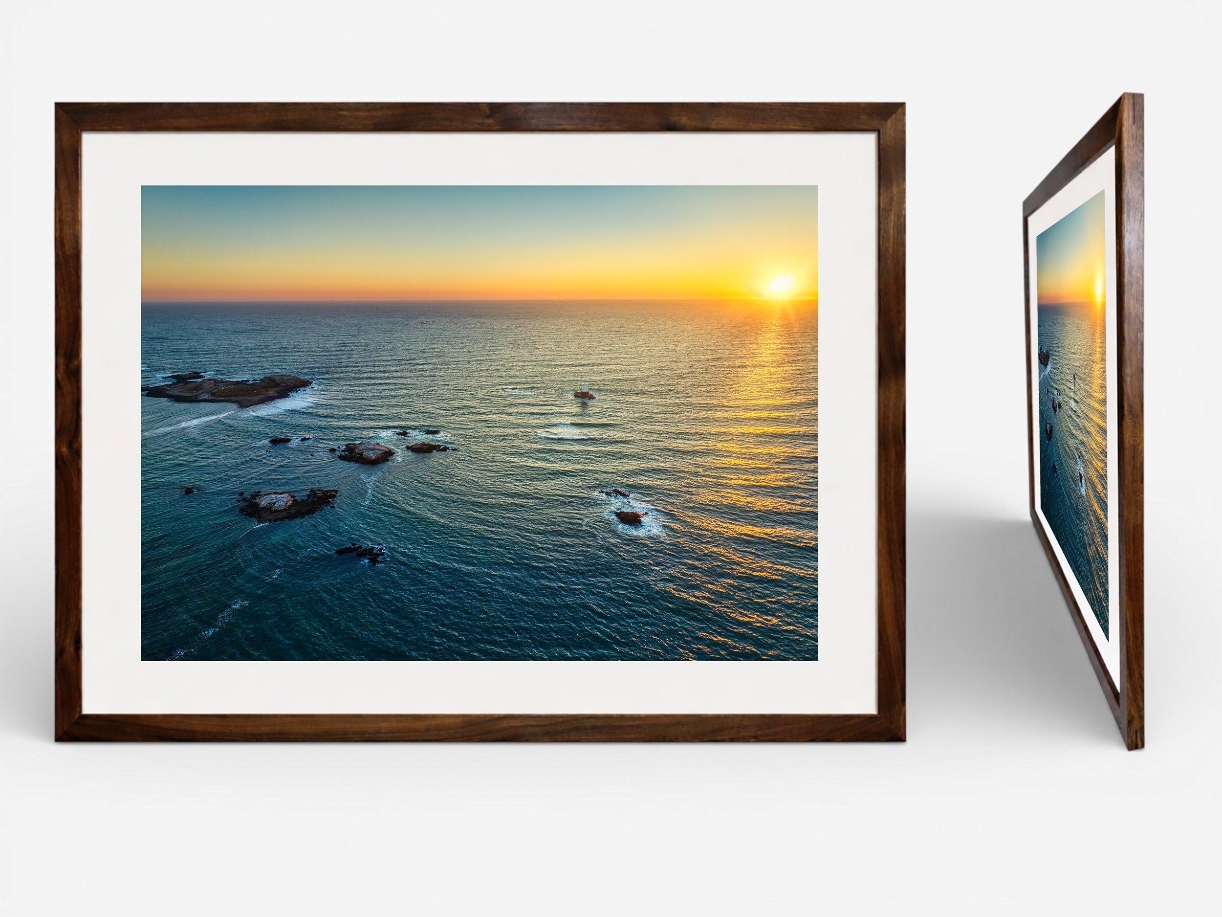Sakonnet Lighthouse Far Print Frame.png