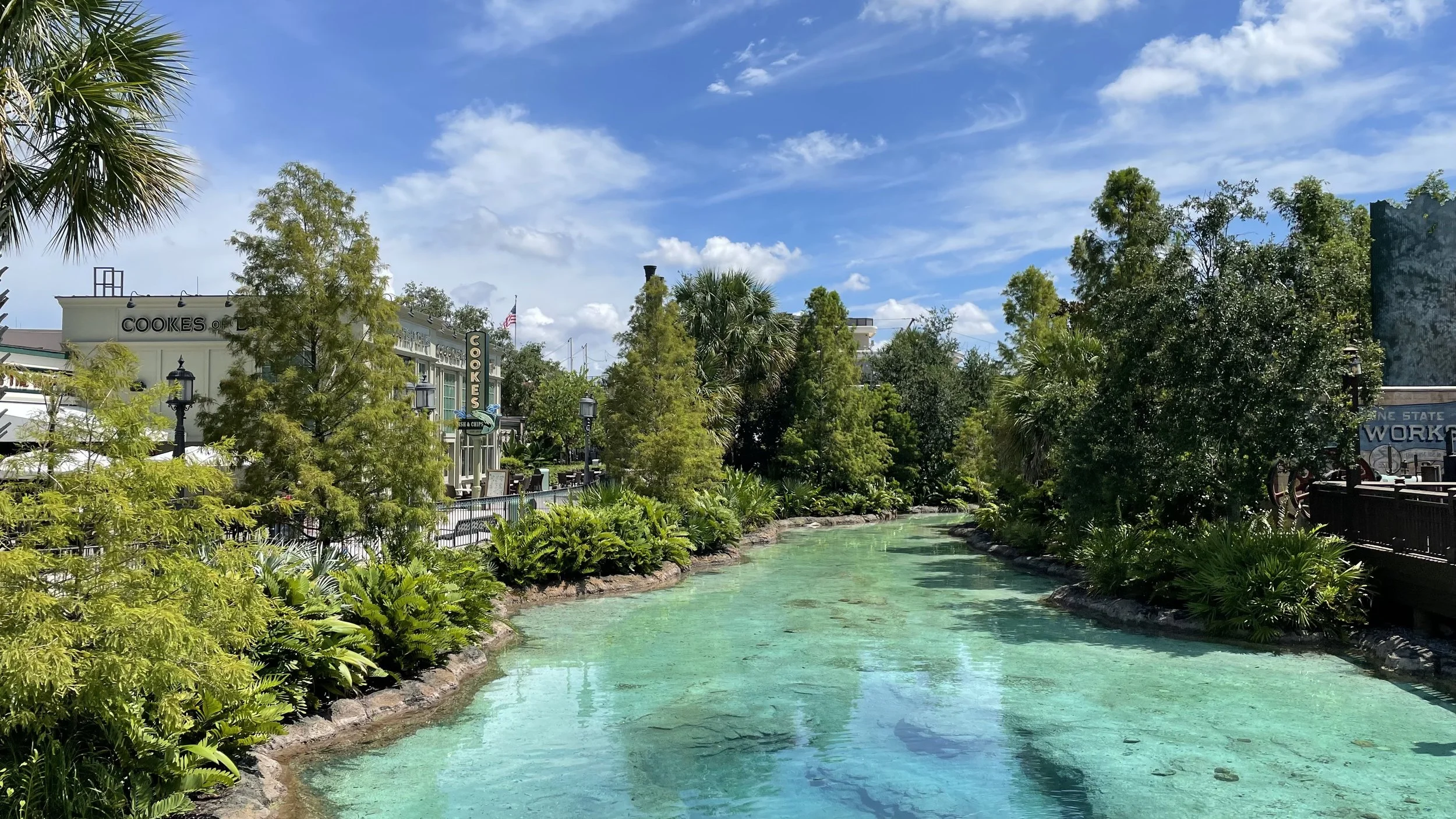 Wallpaper - Desktop - Disney Springs