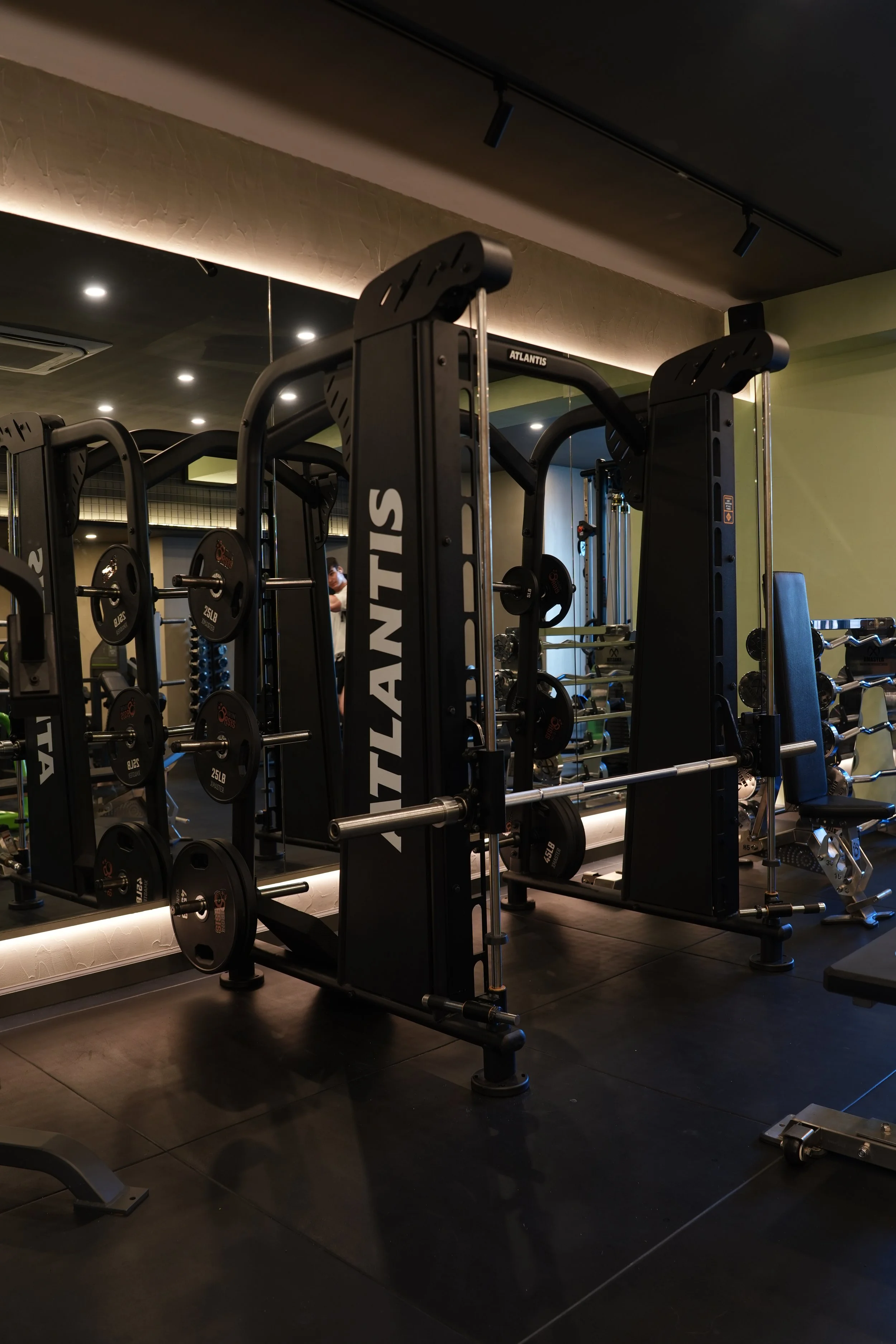 Atlantis Smith Machine