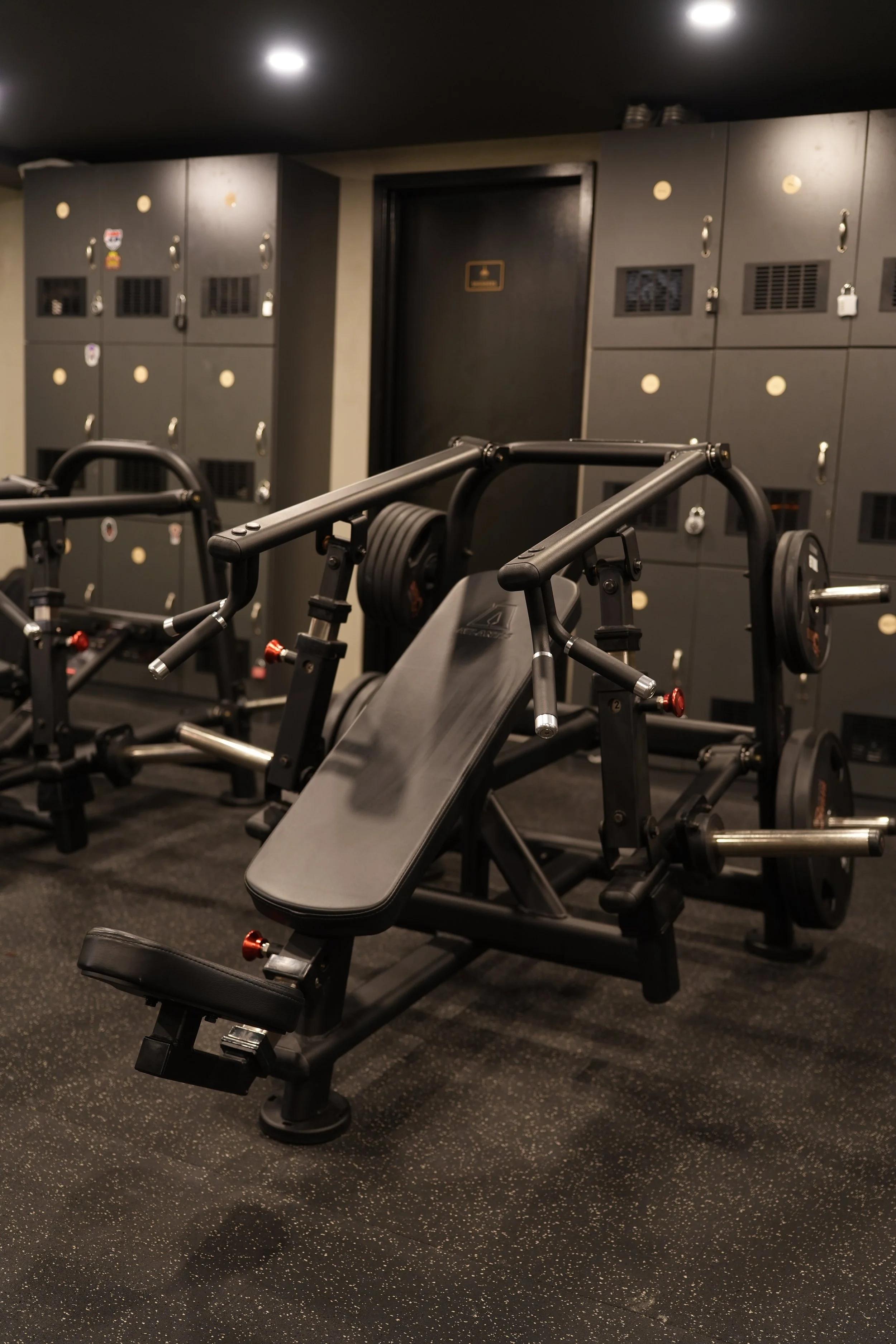 Atlantis Converging Incline Chest