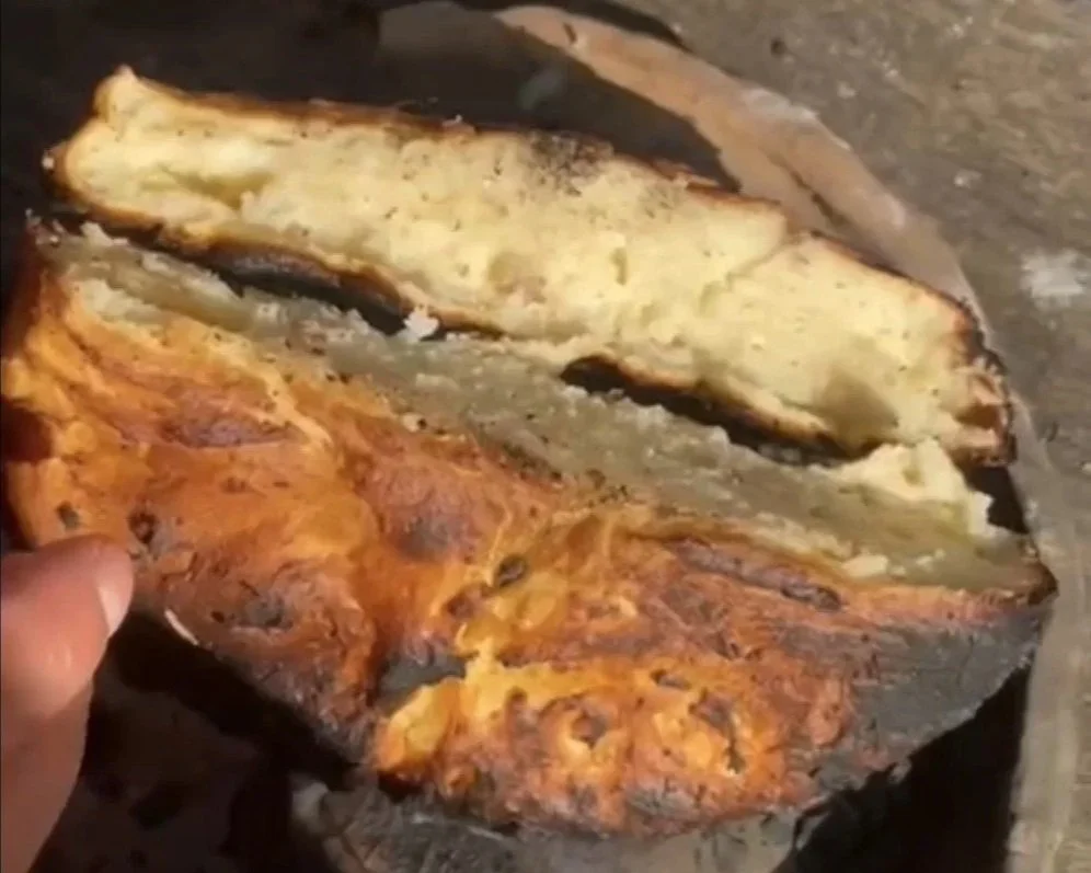 Fig. 3. Freshly baked libum (photograph by L. Russotto)