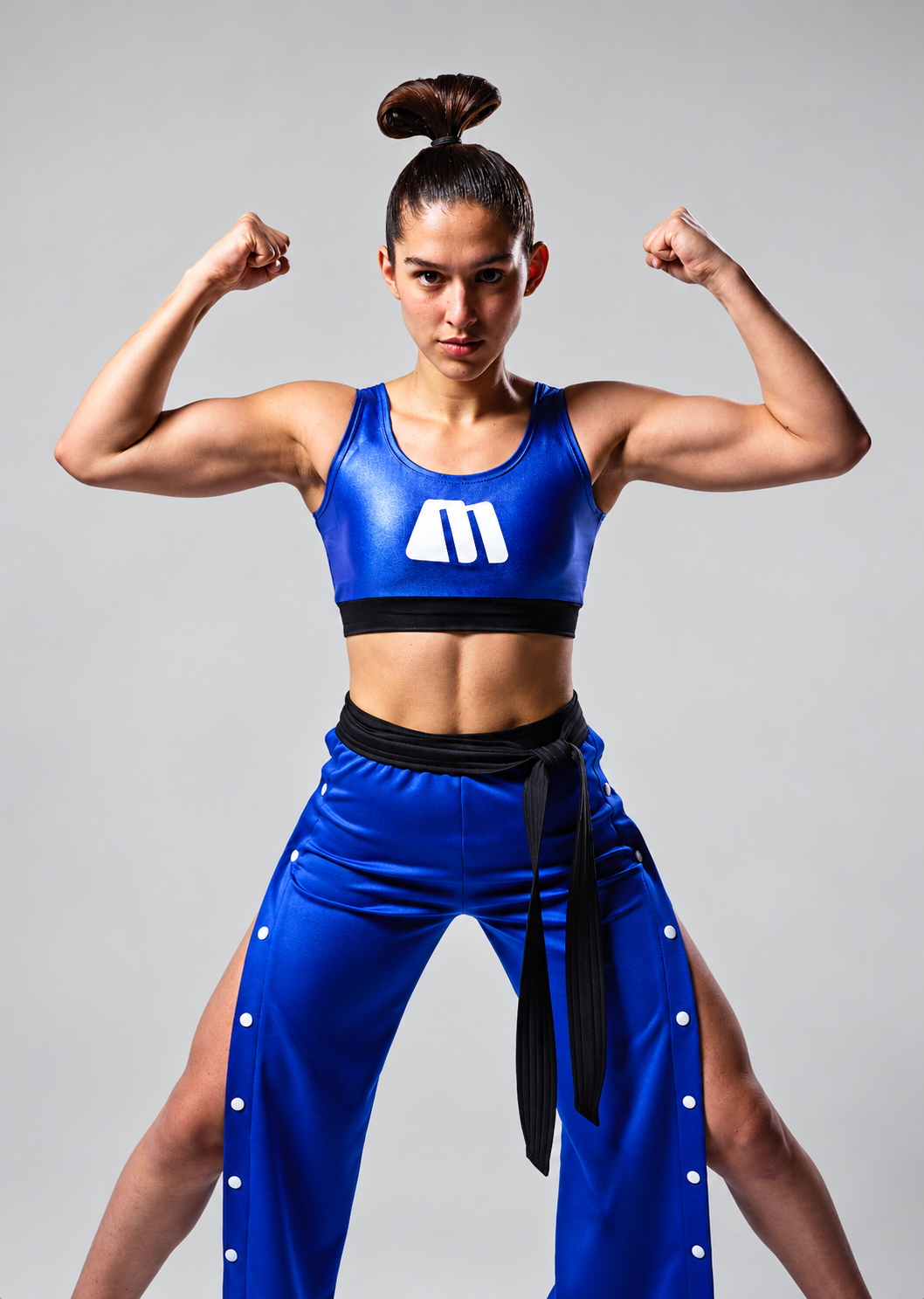 Atleta con atuendo azul en pose de fuerza.png