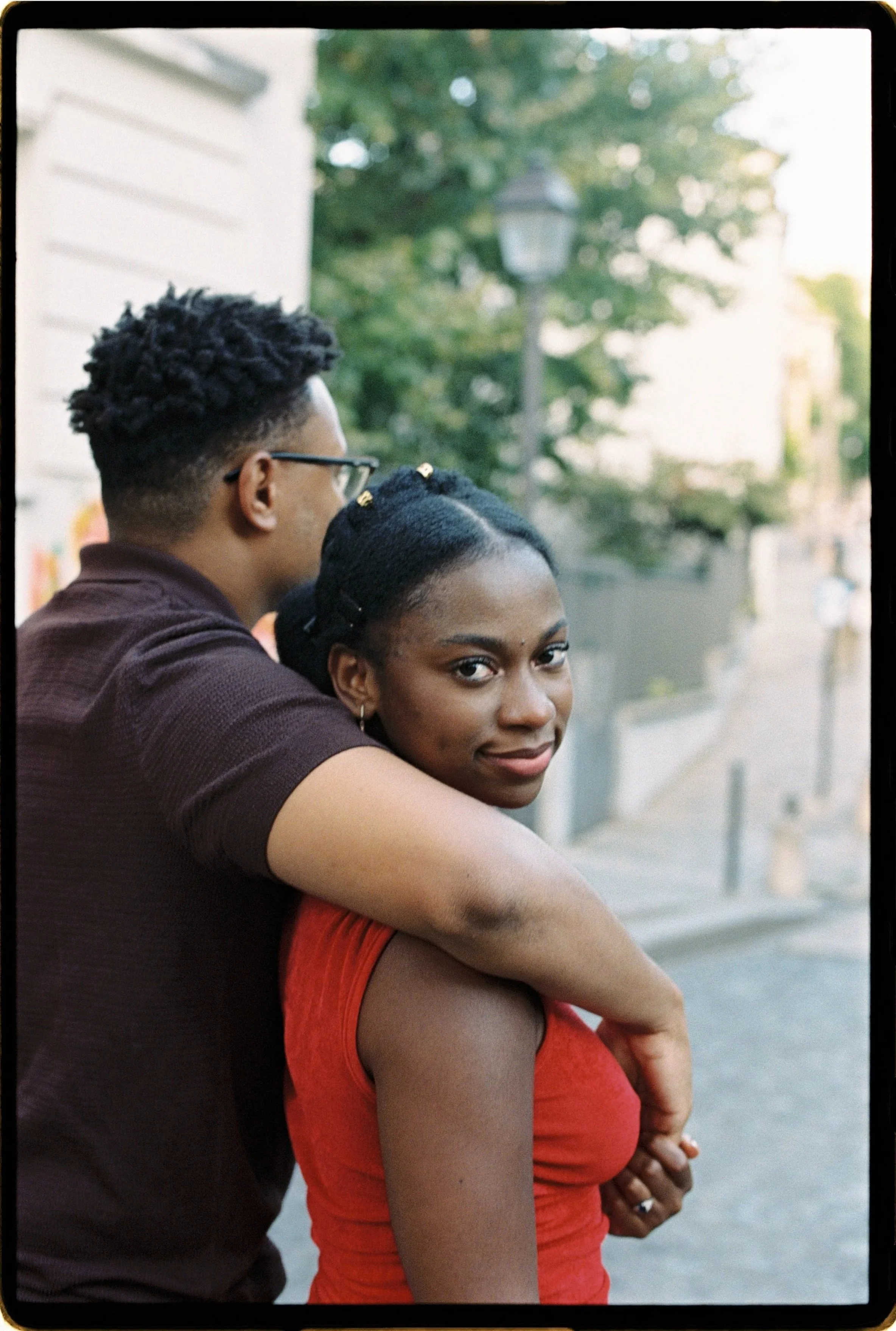 Destination elopement photographer capturing couple in Montmartre