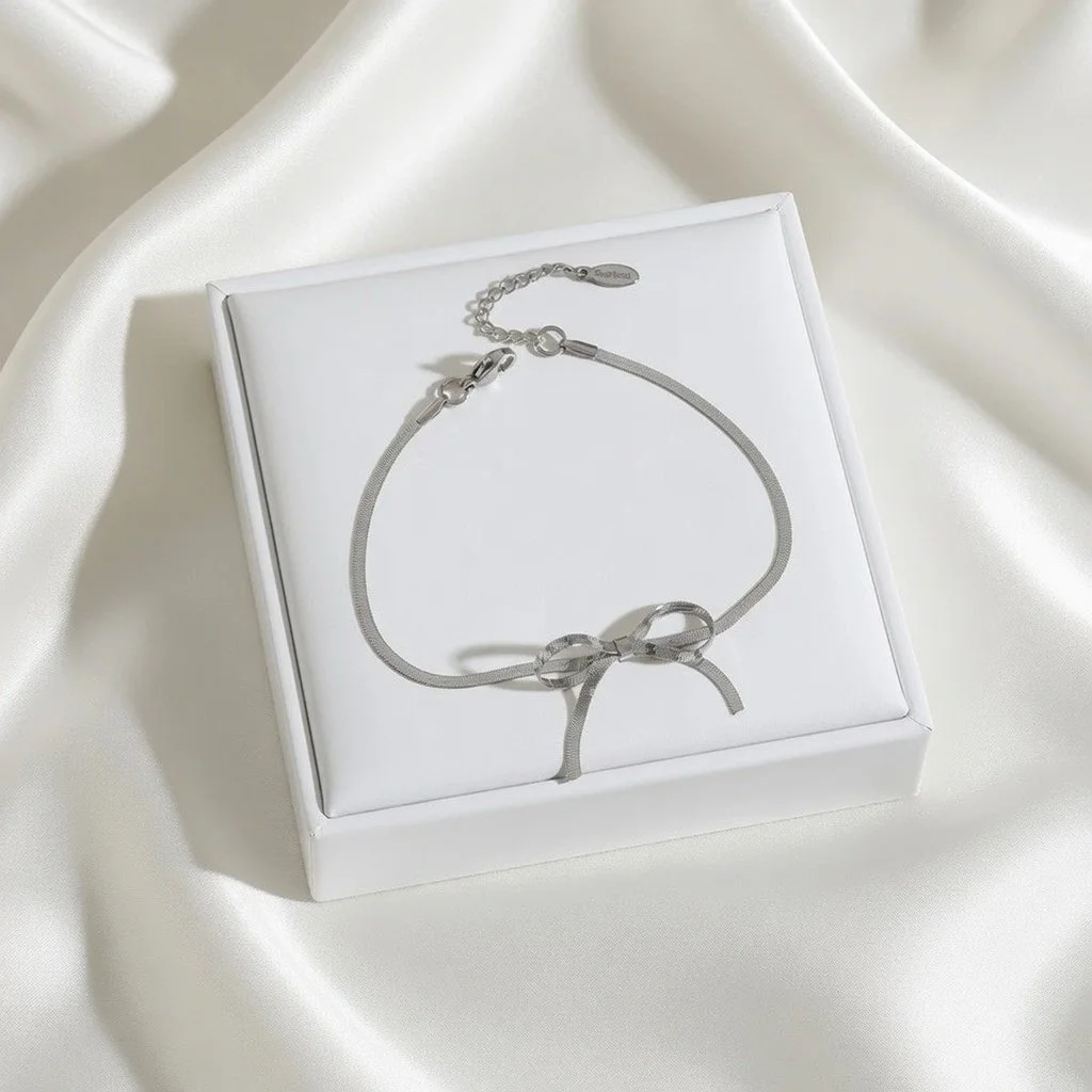 Nancy bow knot necklace