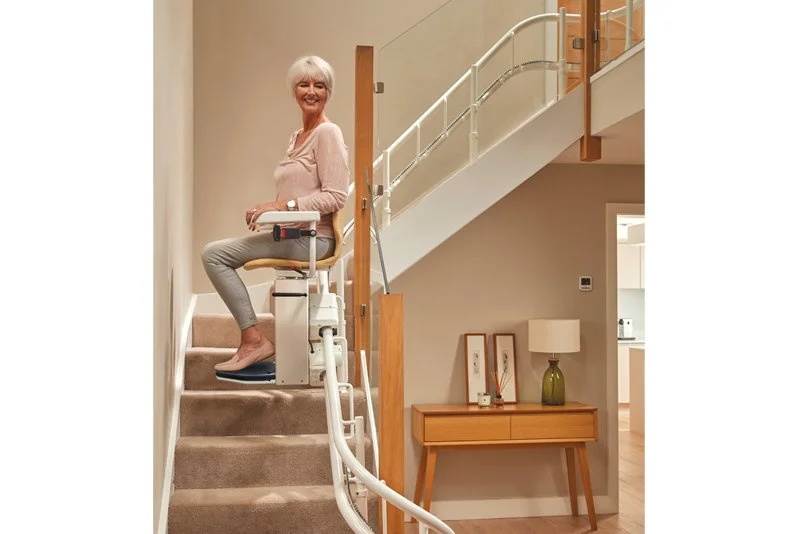 Curved stairlift navigating a landing in Thousand Oaks
