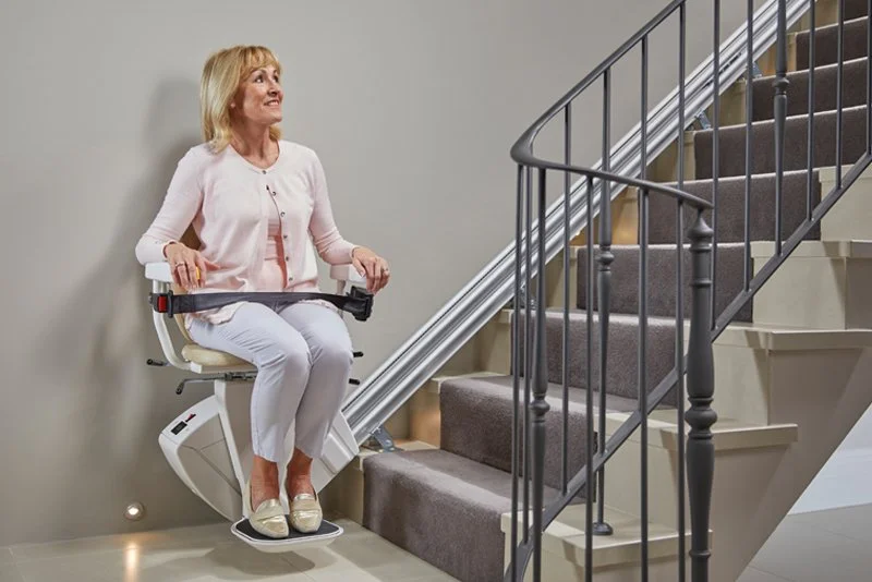 indoor-elderly-stairlift-with-landing-thousand-oaks.jpg