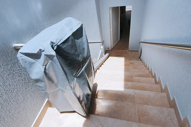 outdoor-stairlift-with-cover-thousand-oaks.jpg