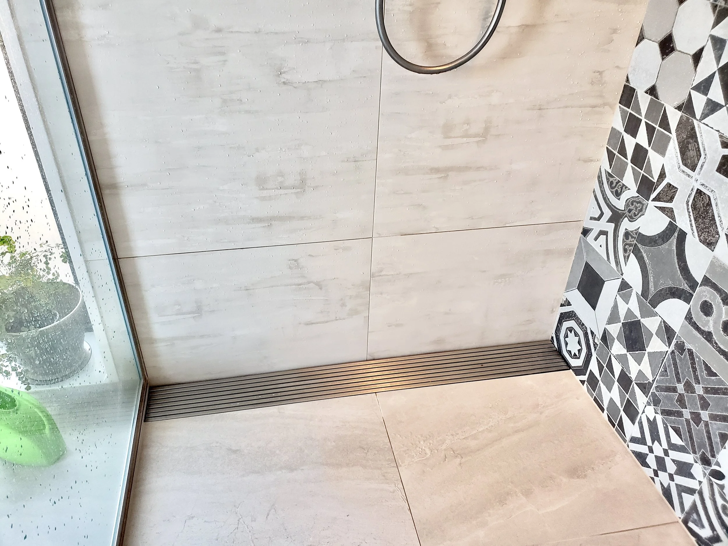 JESANI WALL MOUNTED SHOWER CHANNELS