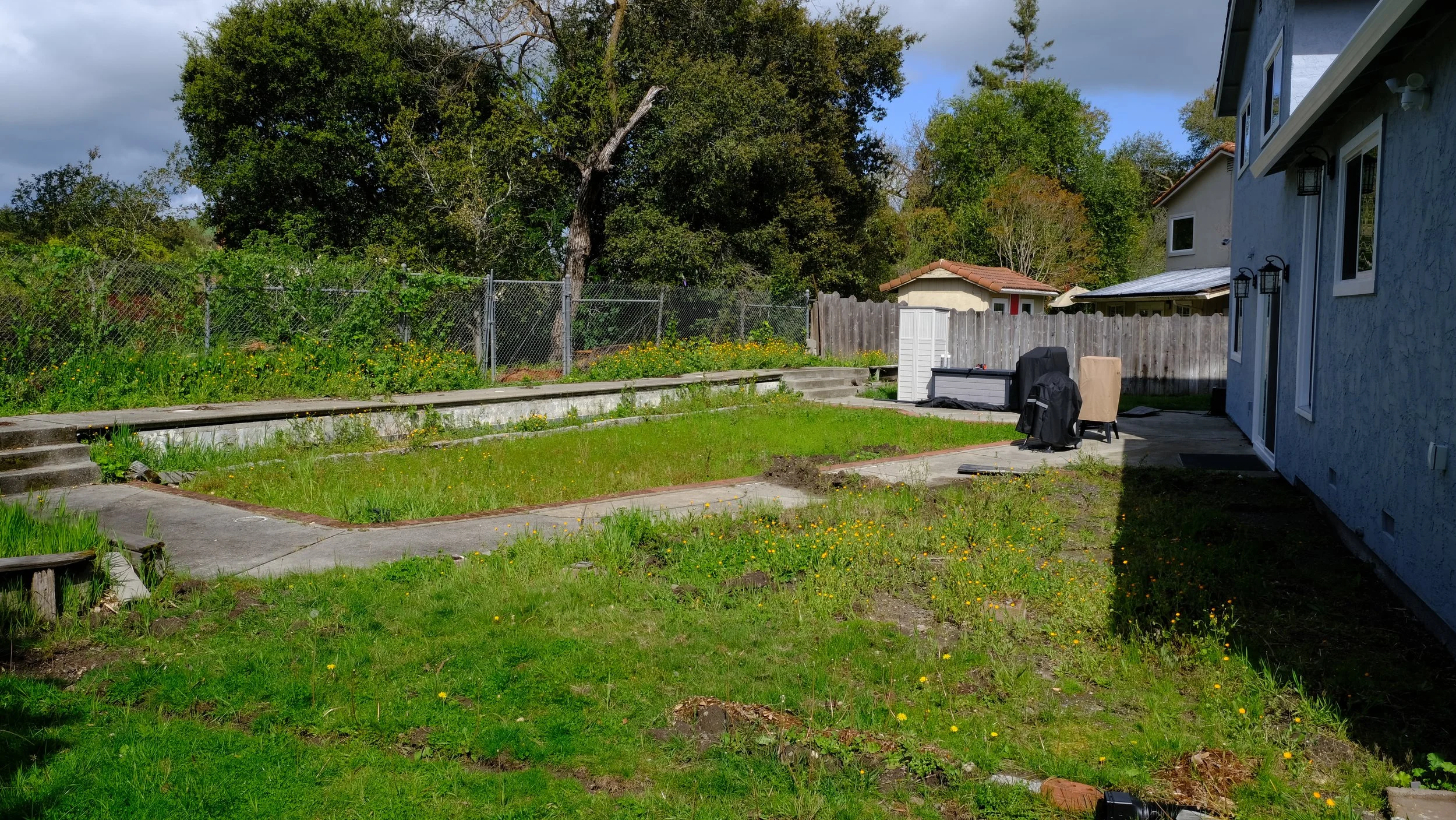 Old neglected swimming pool before demolition and remodeling by NorCal Pools Inc in Northern California