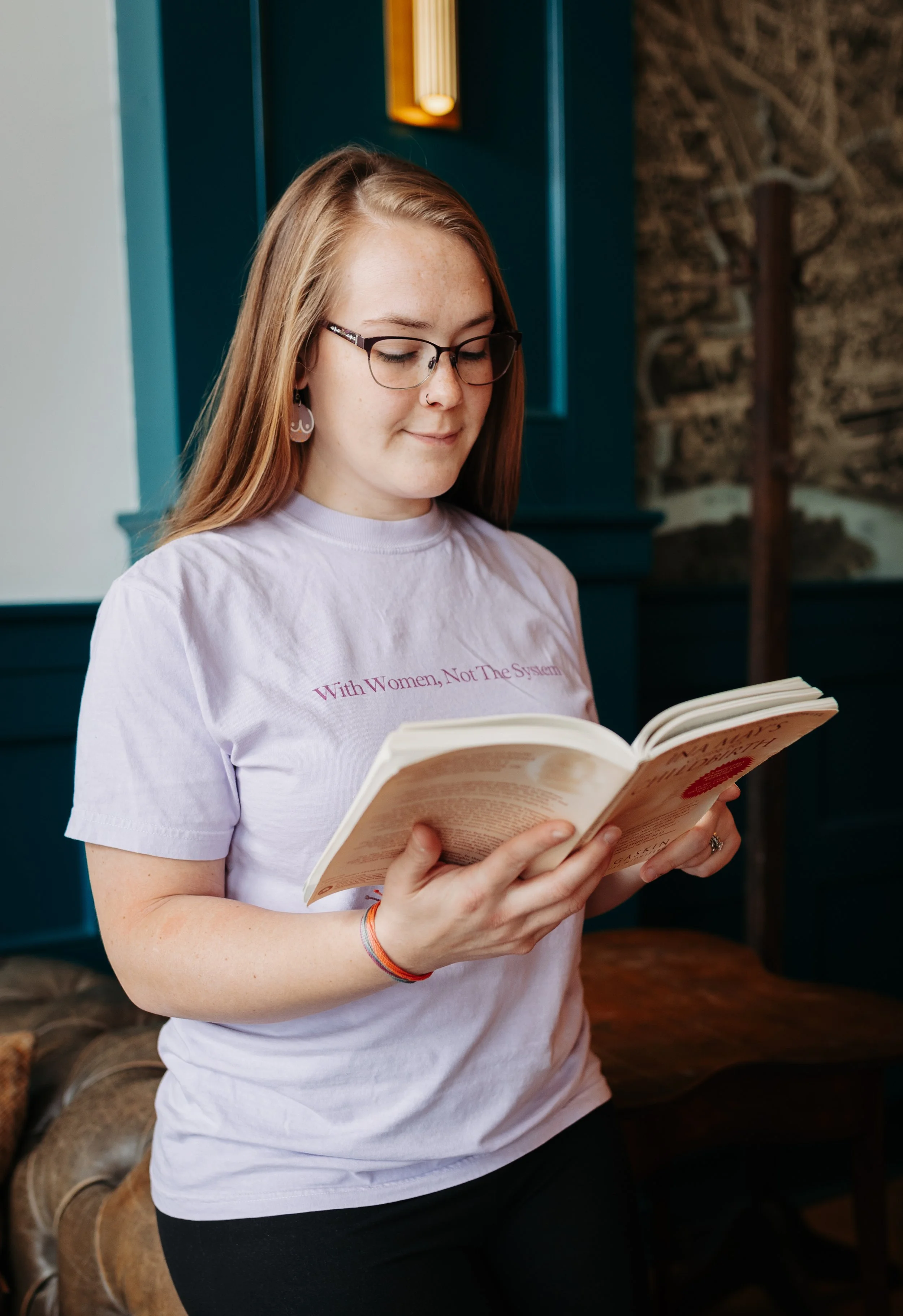 Brook + Brave Birth - Memphis, Tennessee Birth and Postpartum Doula reading Ina May's Guide to Childbirth