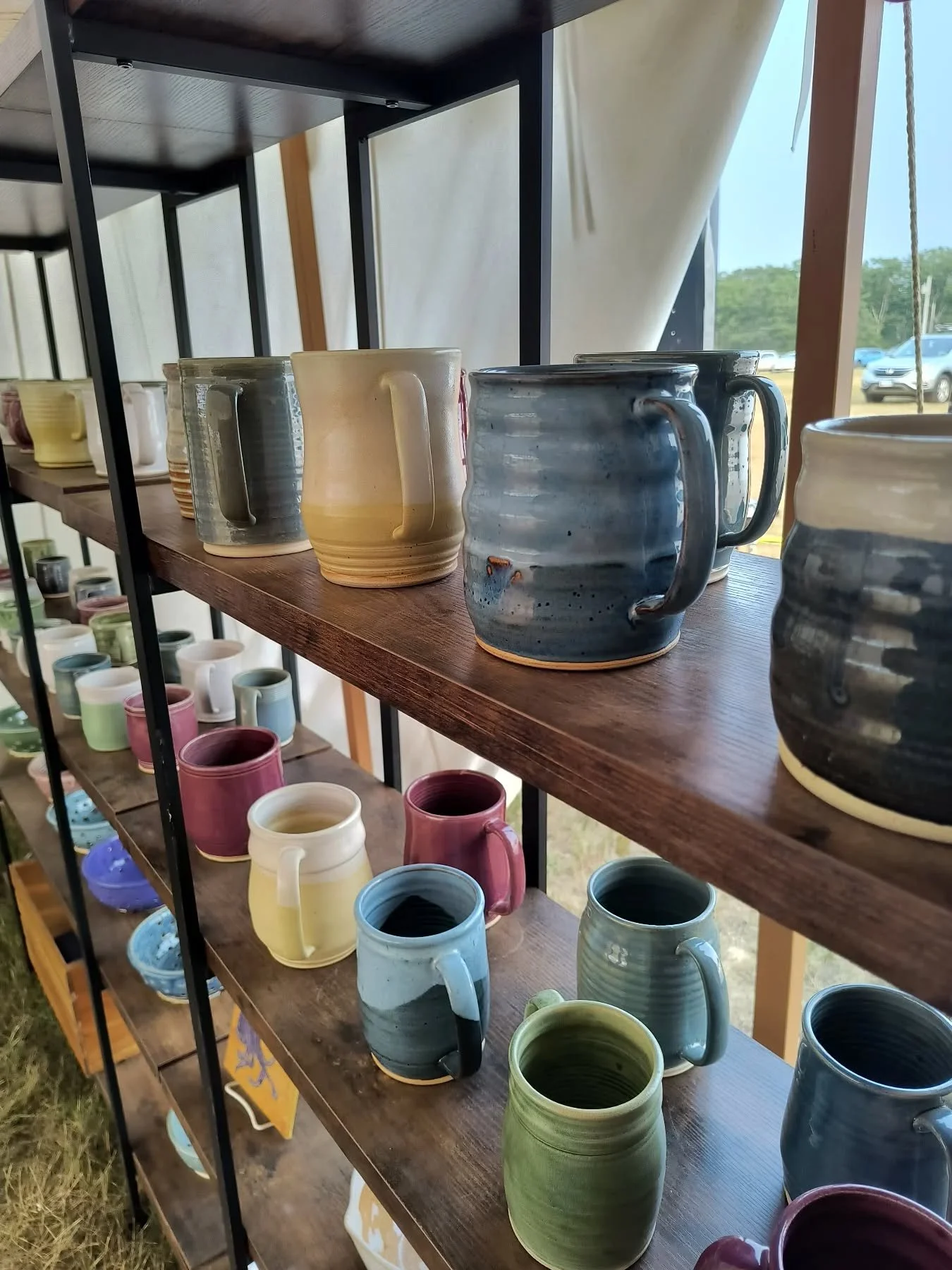 Come see me today at The Connecticut Renaissance Faire! Nutmeg Empire will be selling on Shady Lane this weekend and next. It's big mug season and we got you covered!
#nutmegempire #mugs #pottery #ctrenaissancefaire #ceramics #bigmug