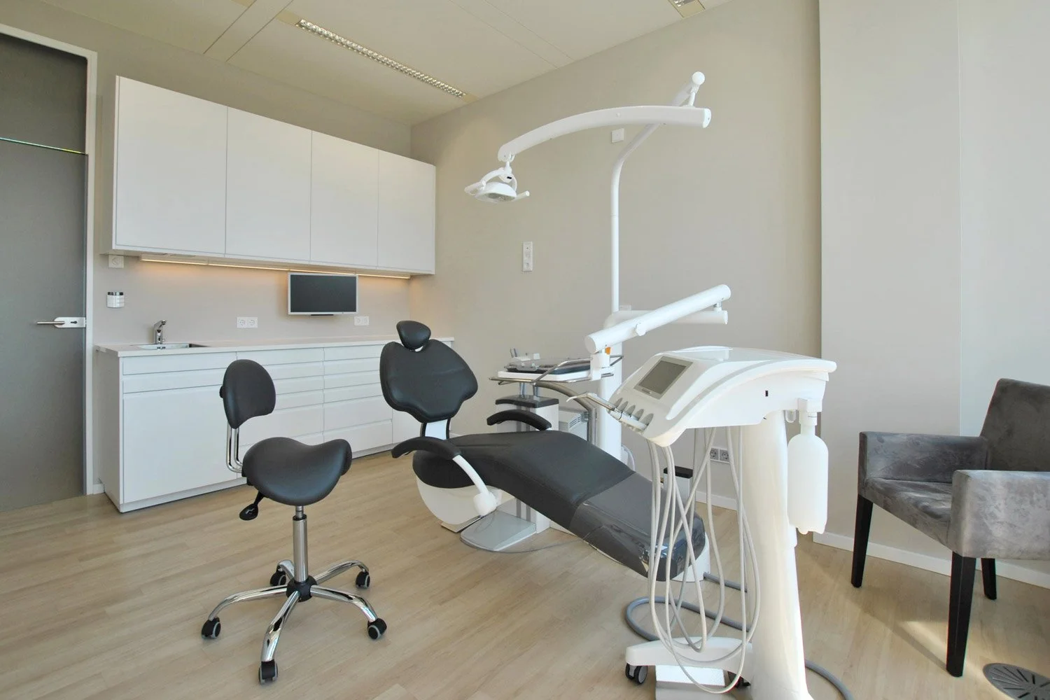 Behandlungszimmer für Prophylaxe und Dentalhygiene