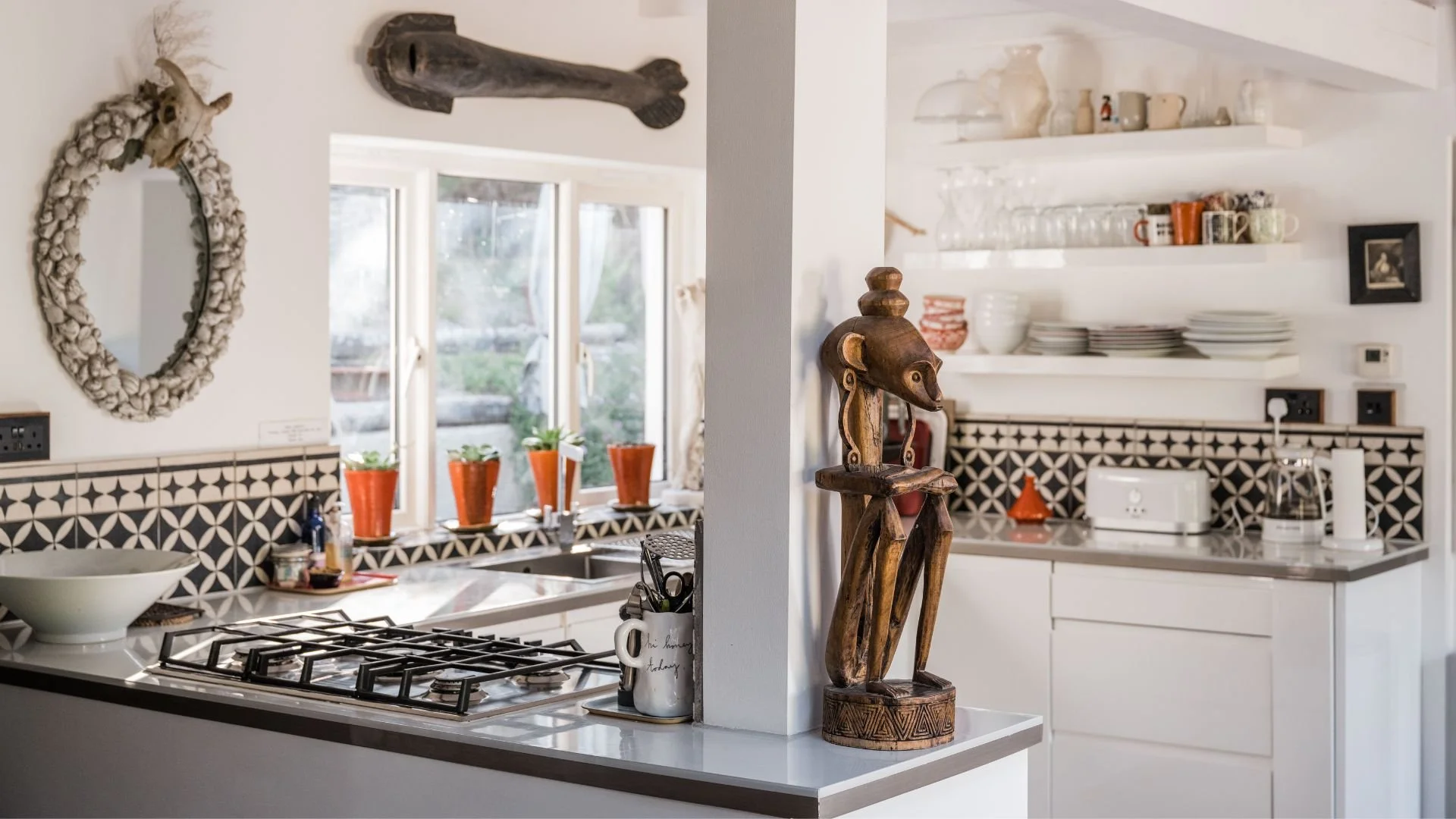 beach-house-cornwall-the-dunes-kitchen.jpg
