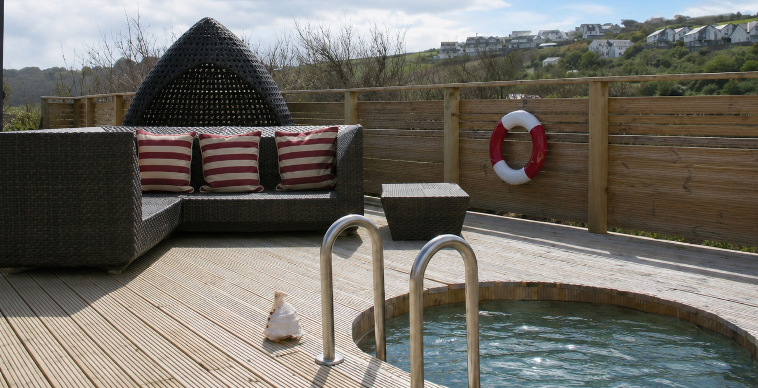 cold-plunge-and-seating.jpg