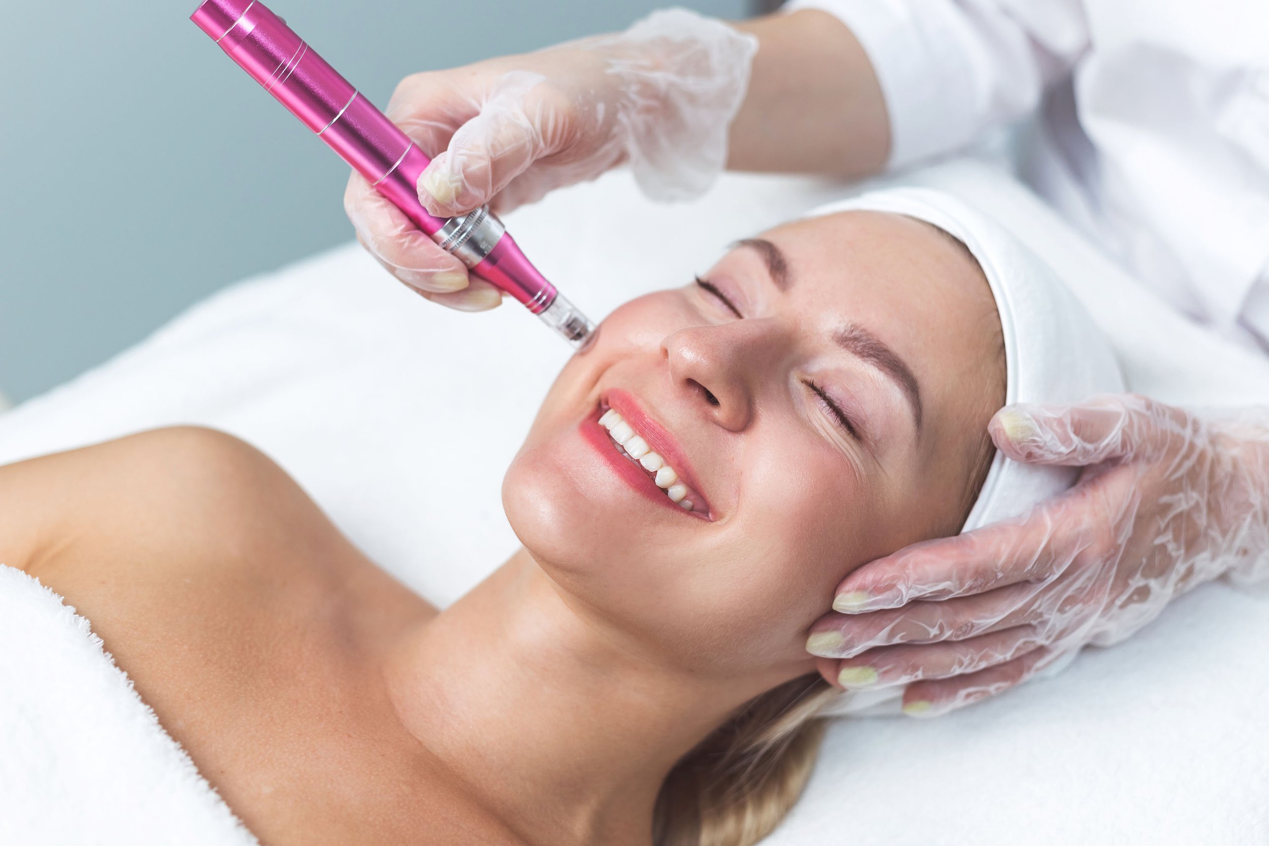 Luminous Lift Facial, microcurrent facial Chicago, nano-infusion facial, oxygen therapy facial, skin lifting treatment, anti-aging facial Chicago, peptide serum facial, brightening facial, best facials in Chicago, Authentic Skin spa