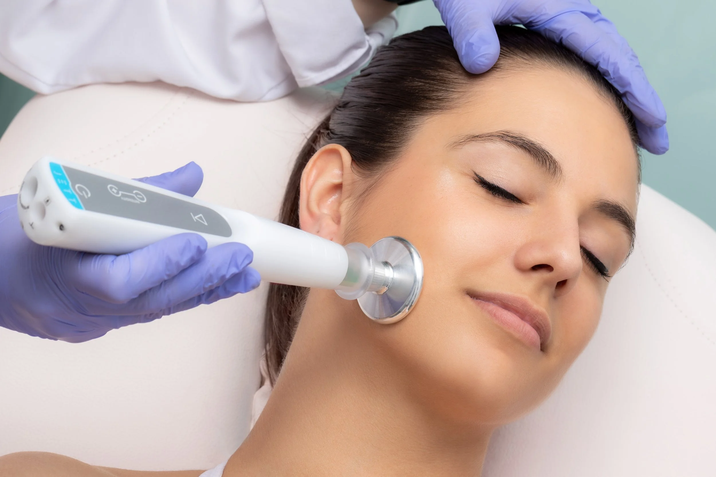 HydraSculpt Facial, hydradermabrasion facial, enzyme exfoliation facial, microcurrent facial Chicago, skin lifting treatment, firming facial Chicago, brightening facial, deep cleansing facial, best facials in Chicago, Authentic Skin spa