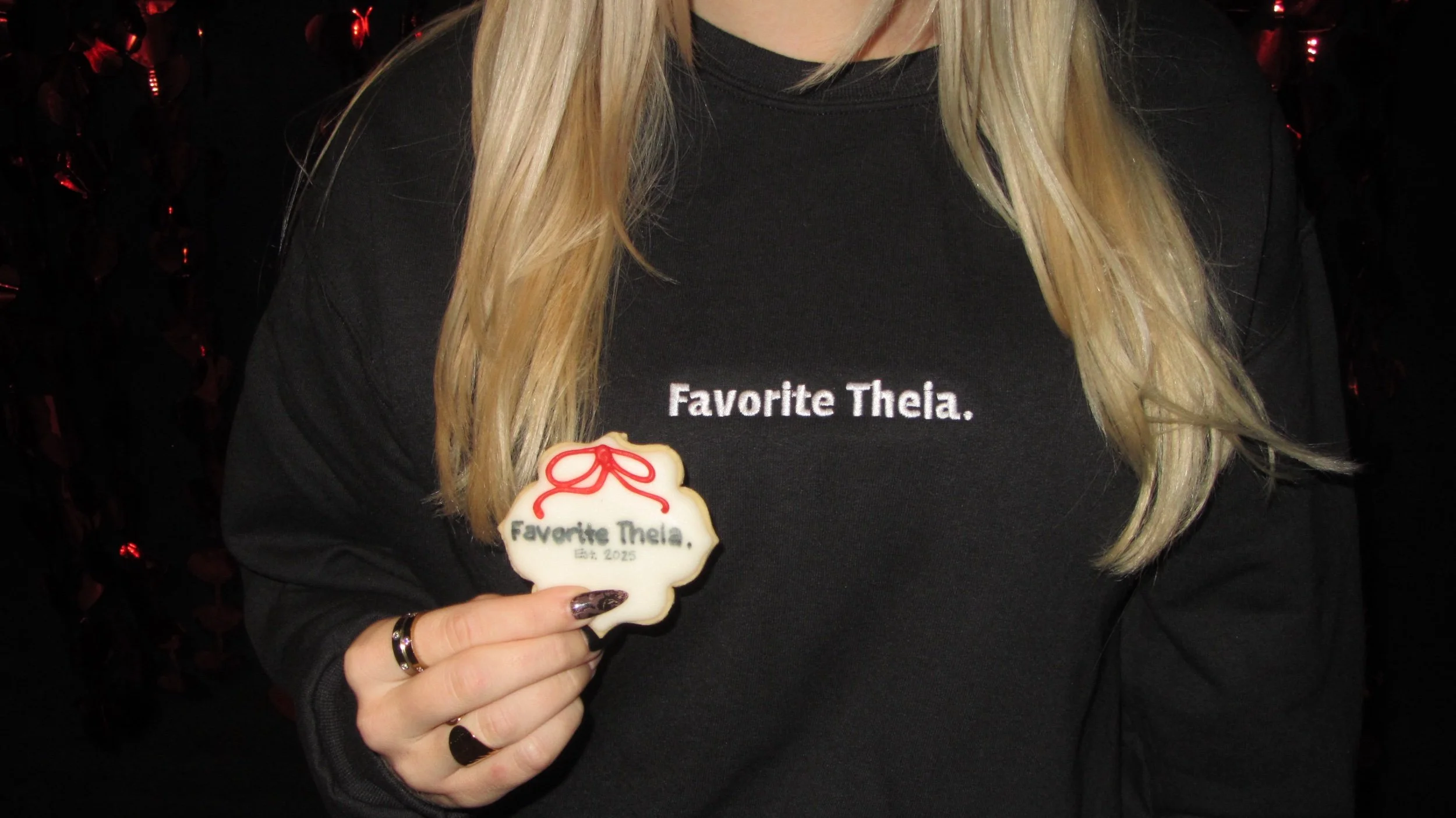 FAVORITE THEIA. EMBROIDERED CREWNECK